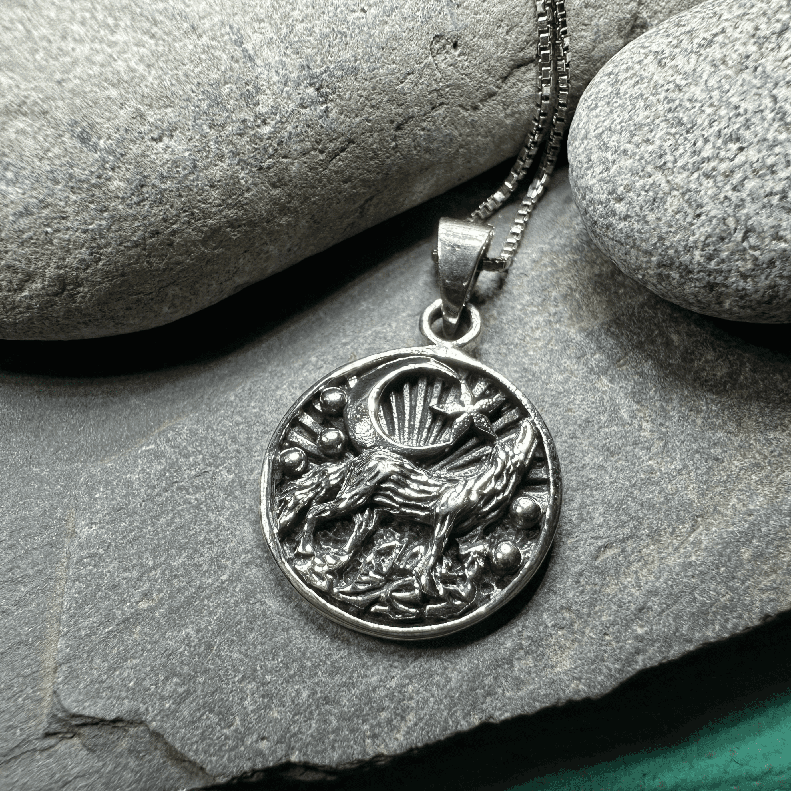 Oíche Wolf Necklace - 