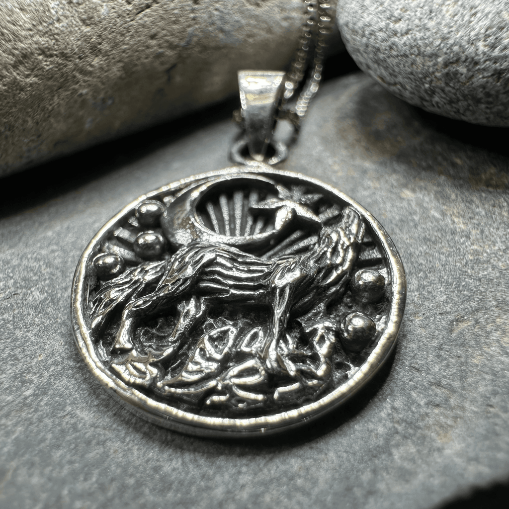 Oíche Wolf Necklace - 