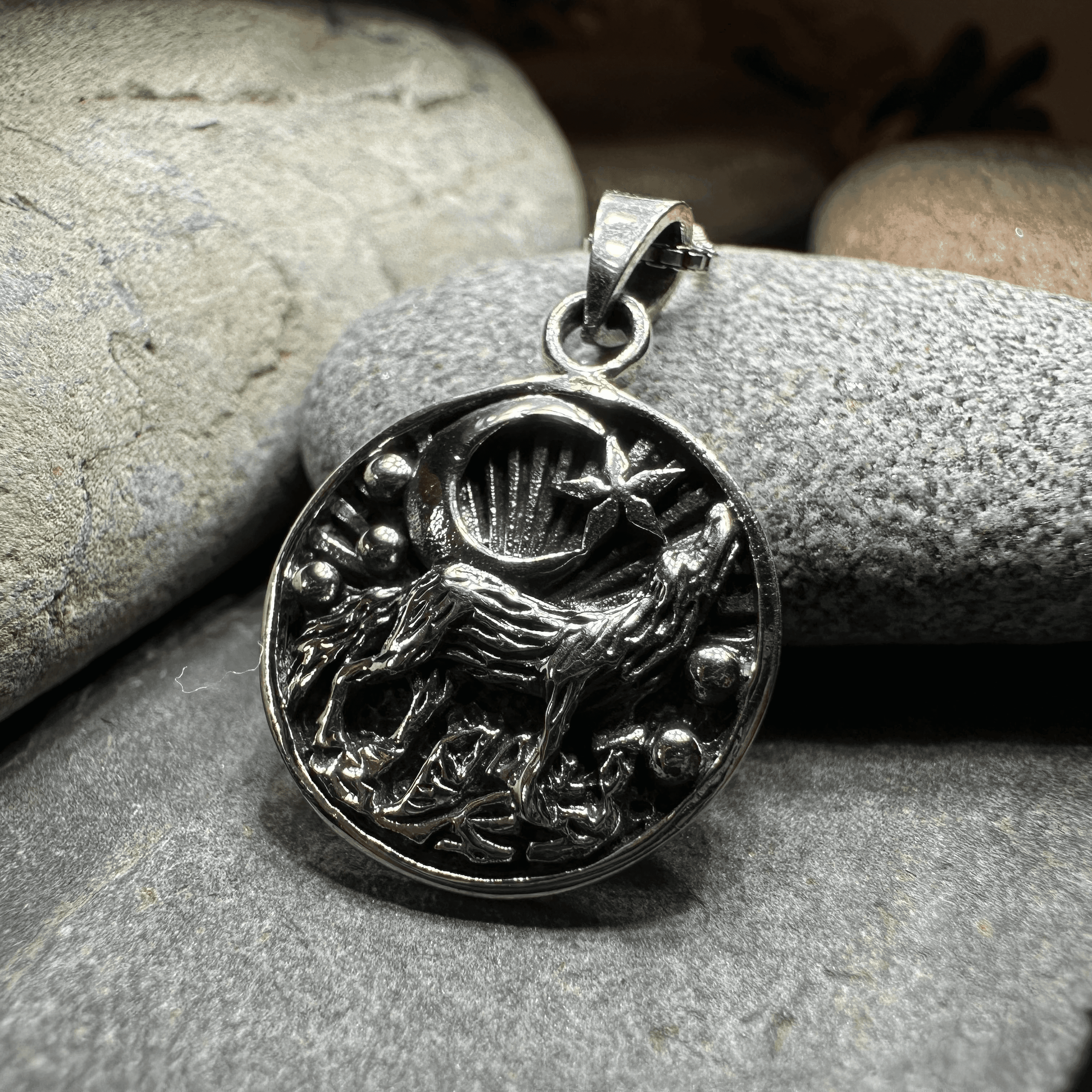 Oíche Wolf Necklace - 