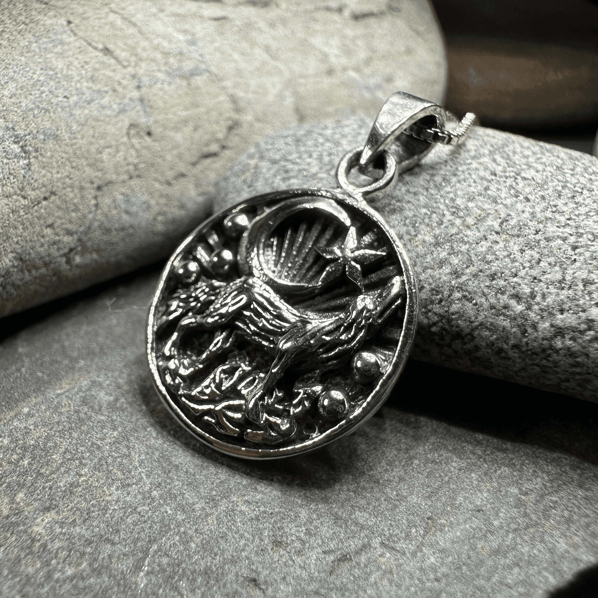 Oíche Wolf Necklace - 