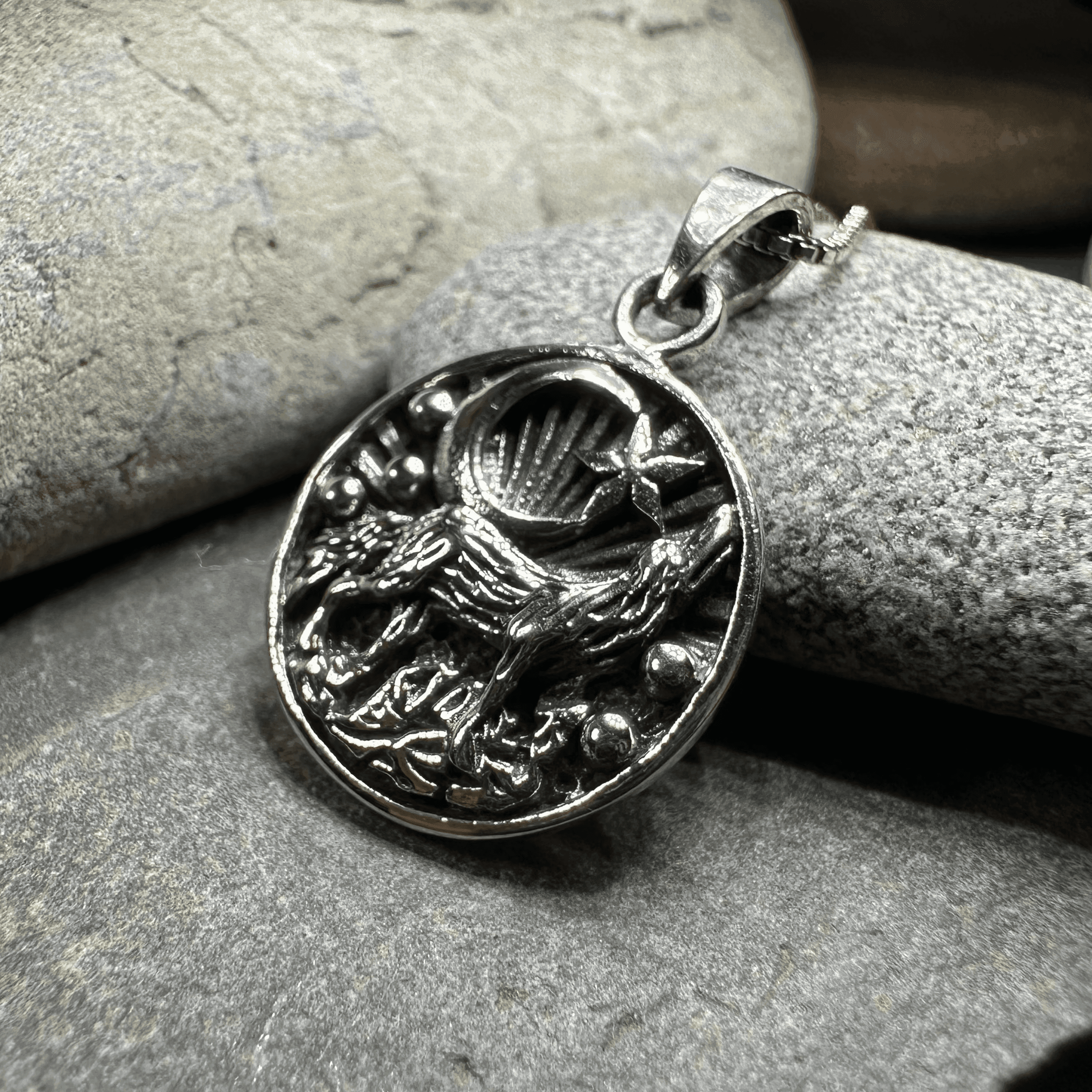 Oíche Wolf Necklace - 