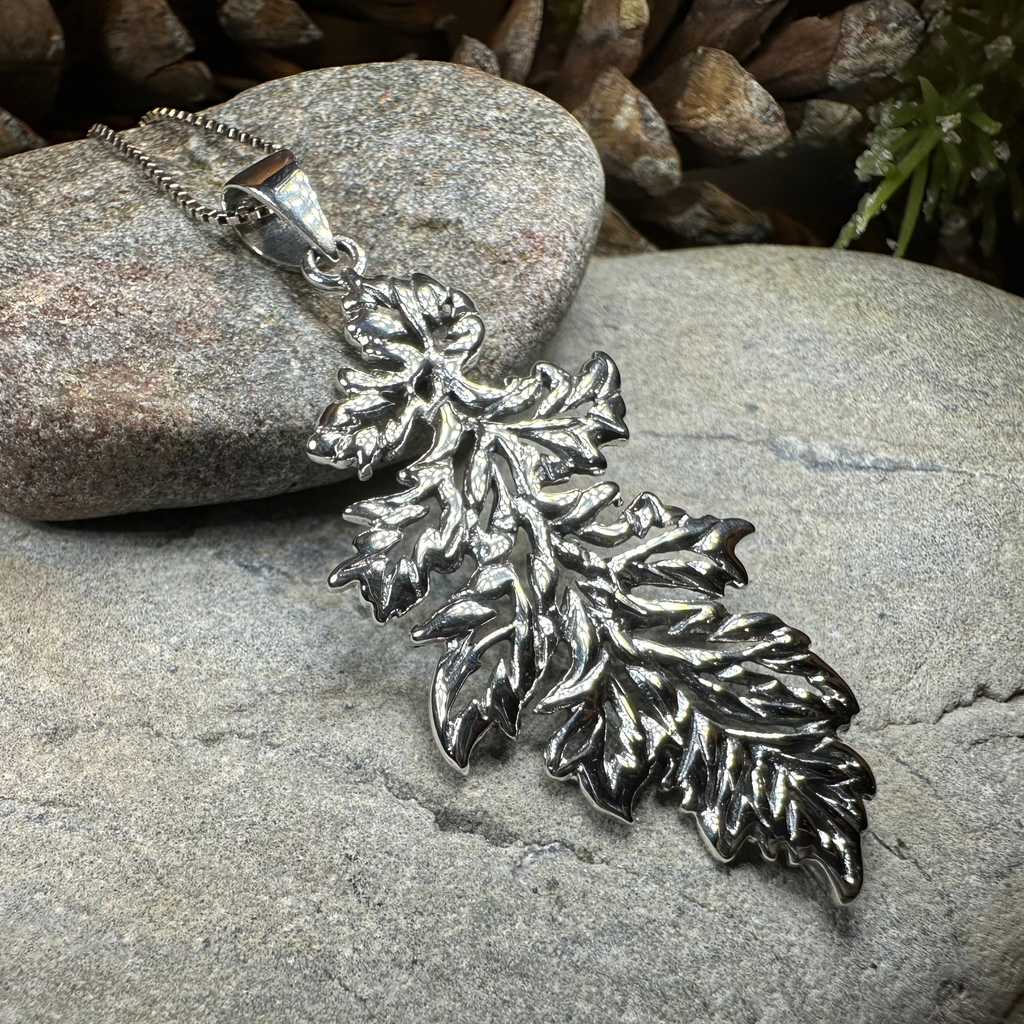 Derwen Oak Leaf Necklace