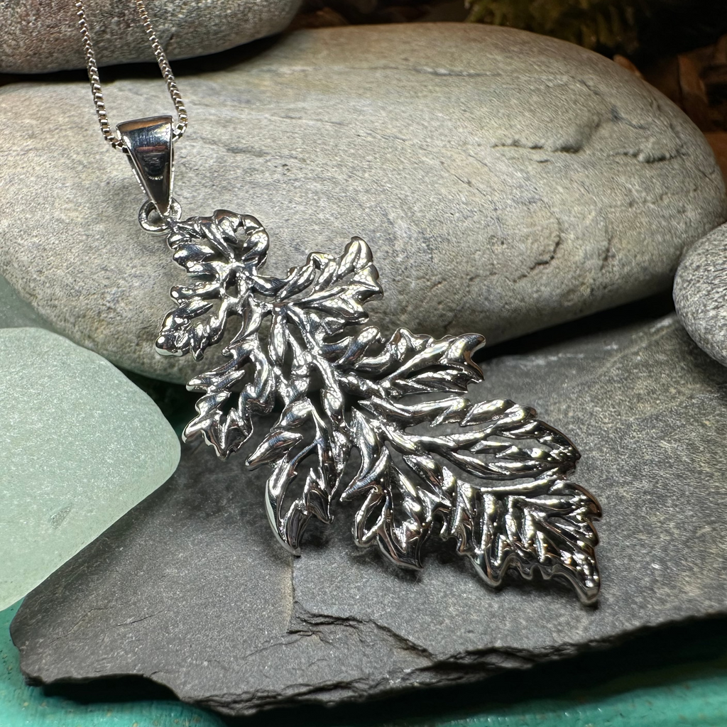 Derwen Oak Leaf Necklace