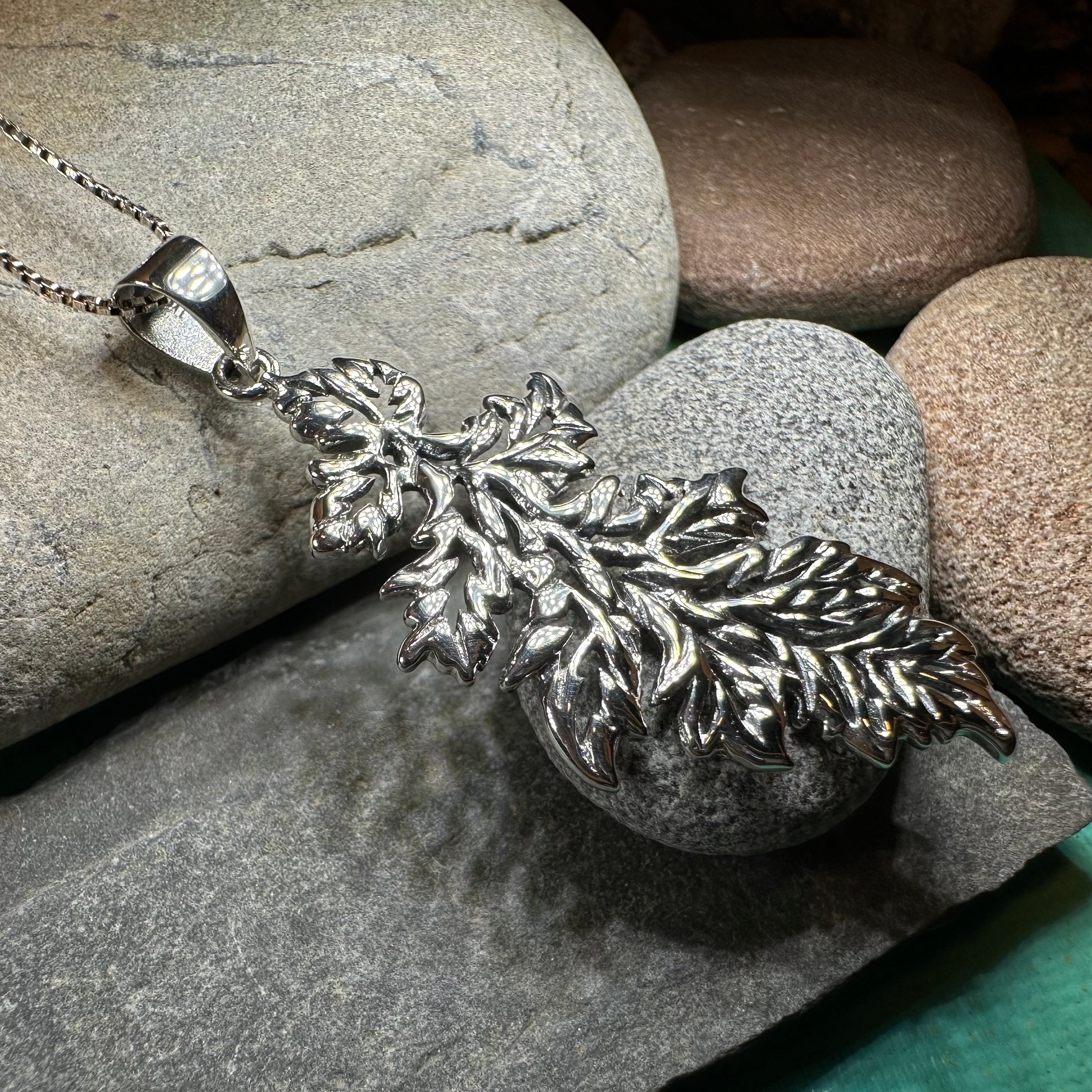 Derwen Oak Leaf Necklace