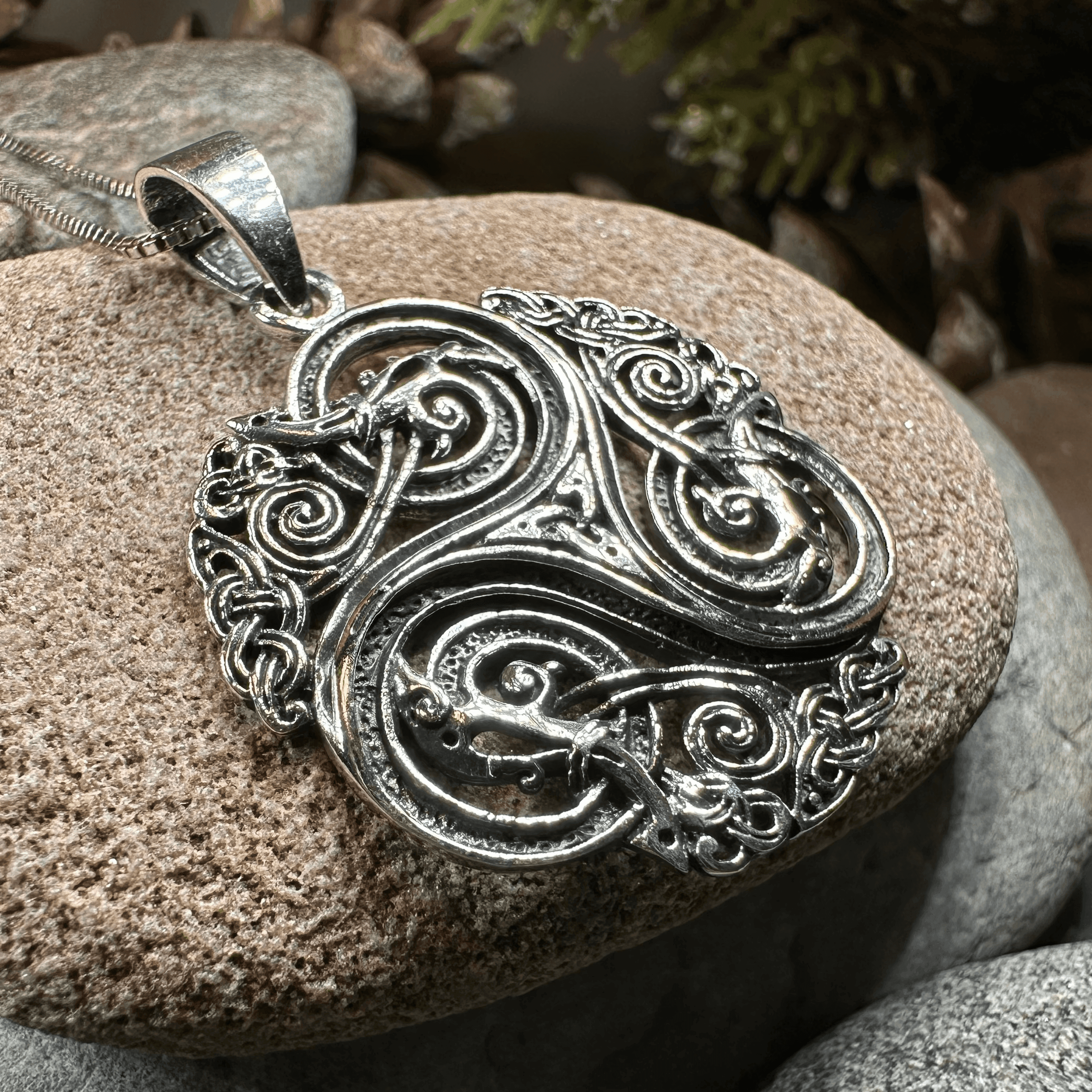 Acutus Triskele Dragon Necklace - 18