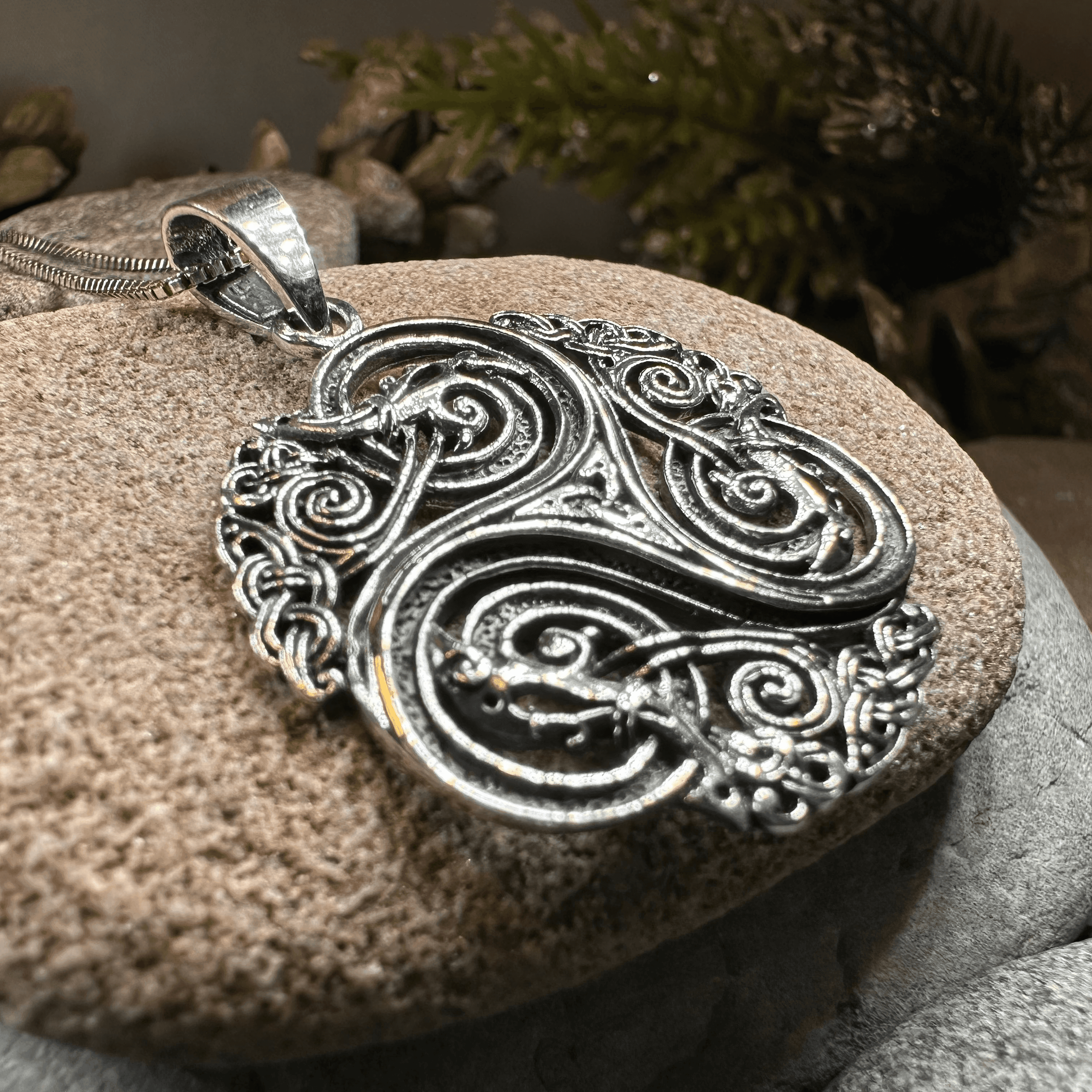 Acutus Triskele Dragon Necklace - 18