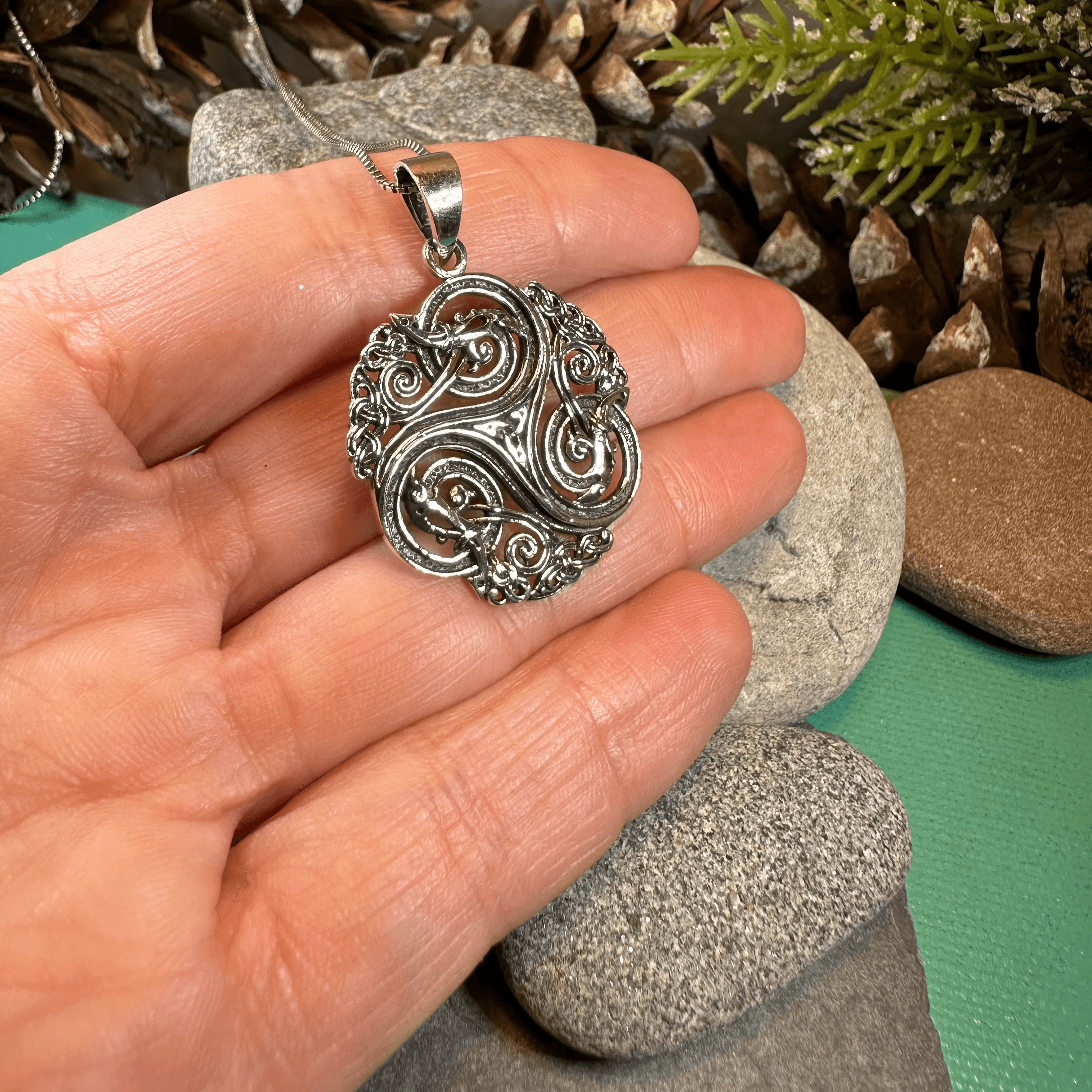 Acutus Triskele Dragon Necklace - 18