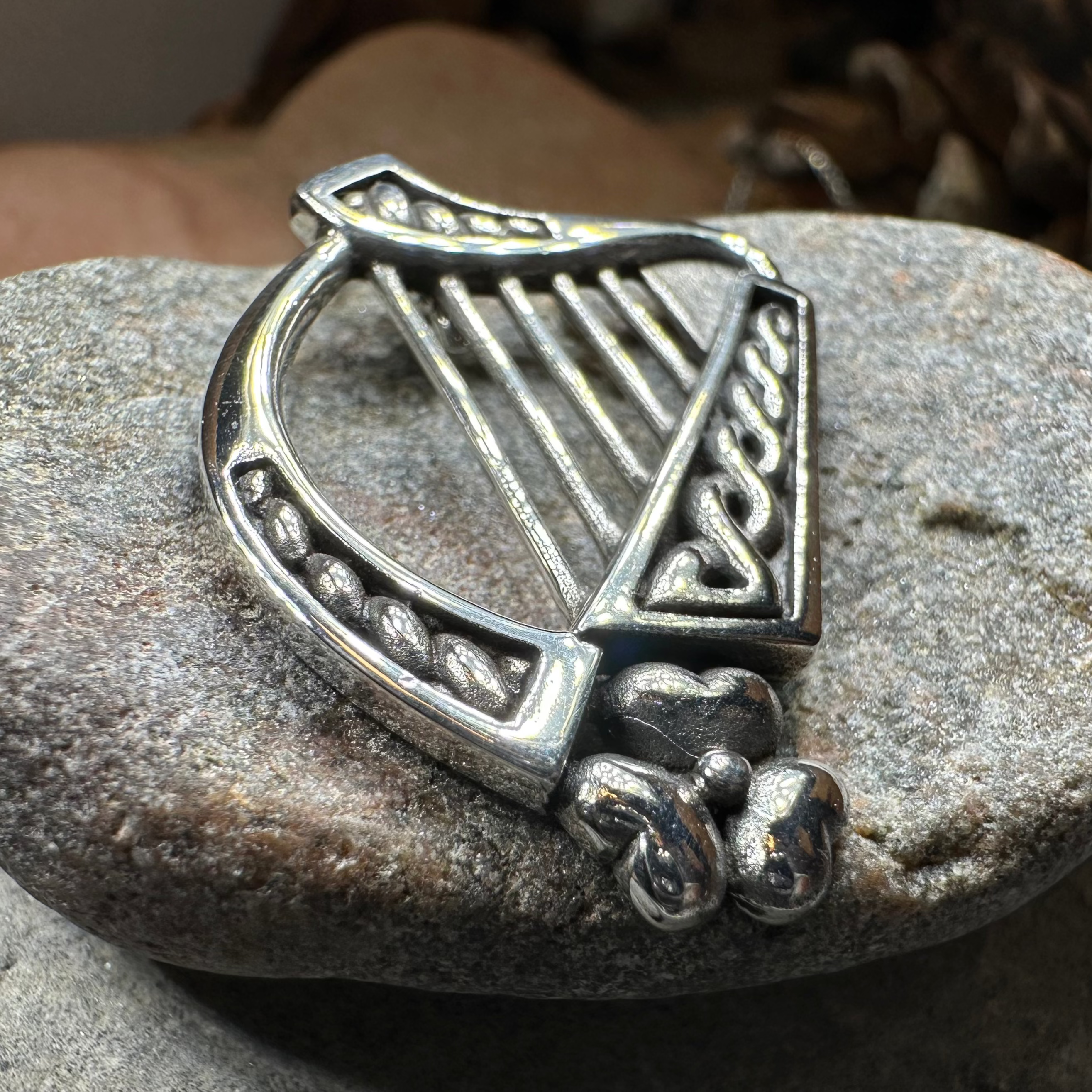 Oisin Shamrock Harp Necklace