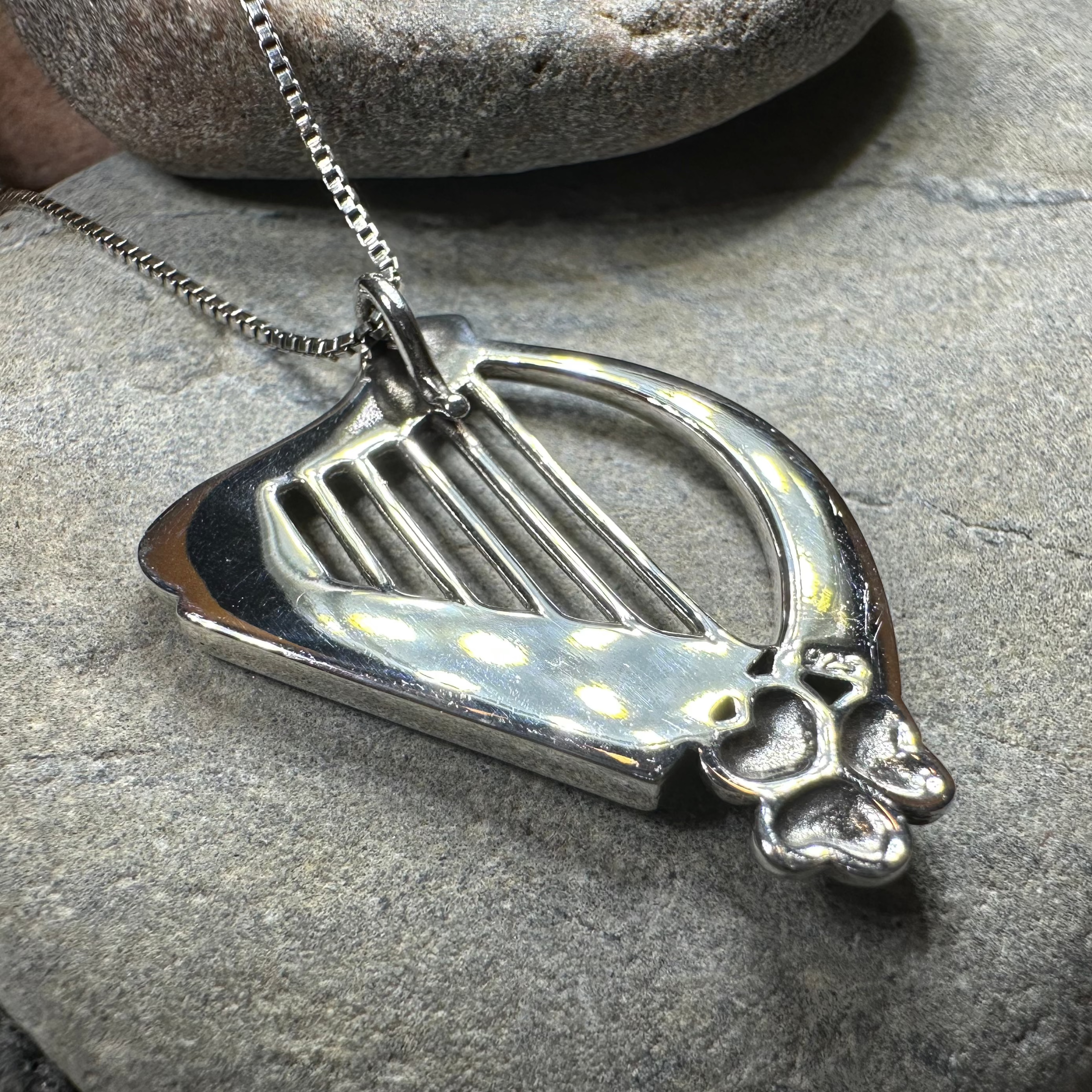 Oisin Shamrock Harp Necklace