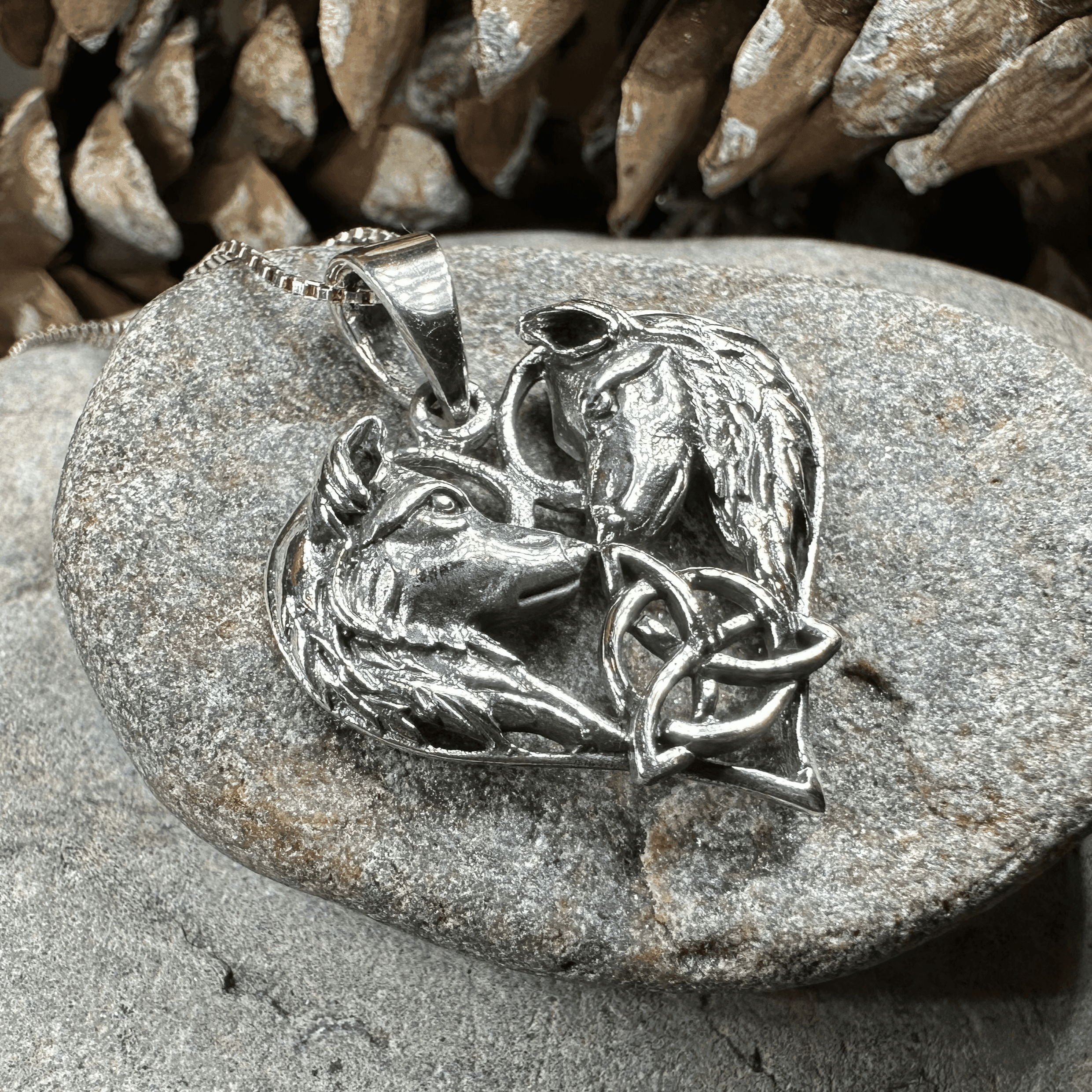 Wolf Lovers Necklace - 18