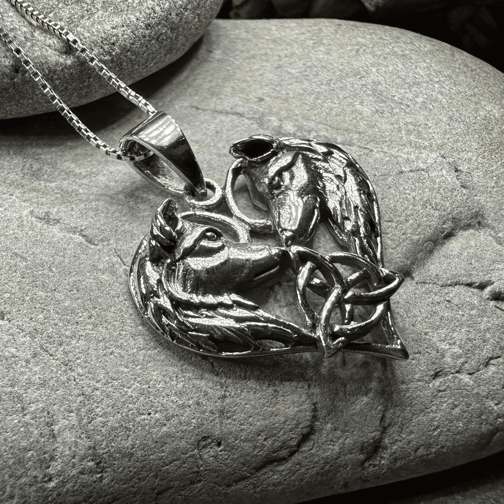 Wolf Lovers Necklace - 18