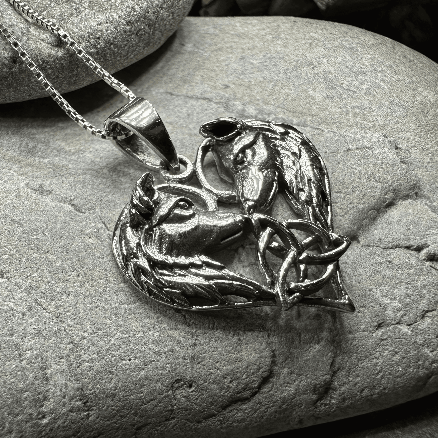 Wolf Lovers Necklace - 18