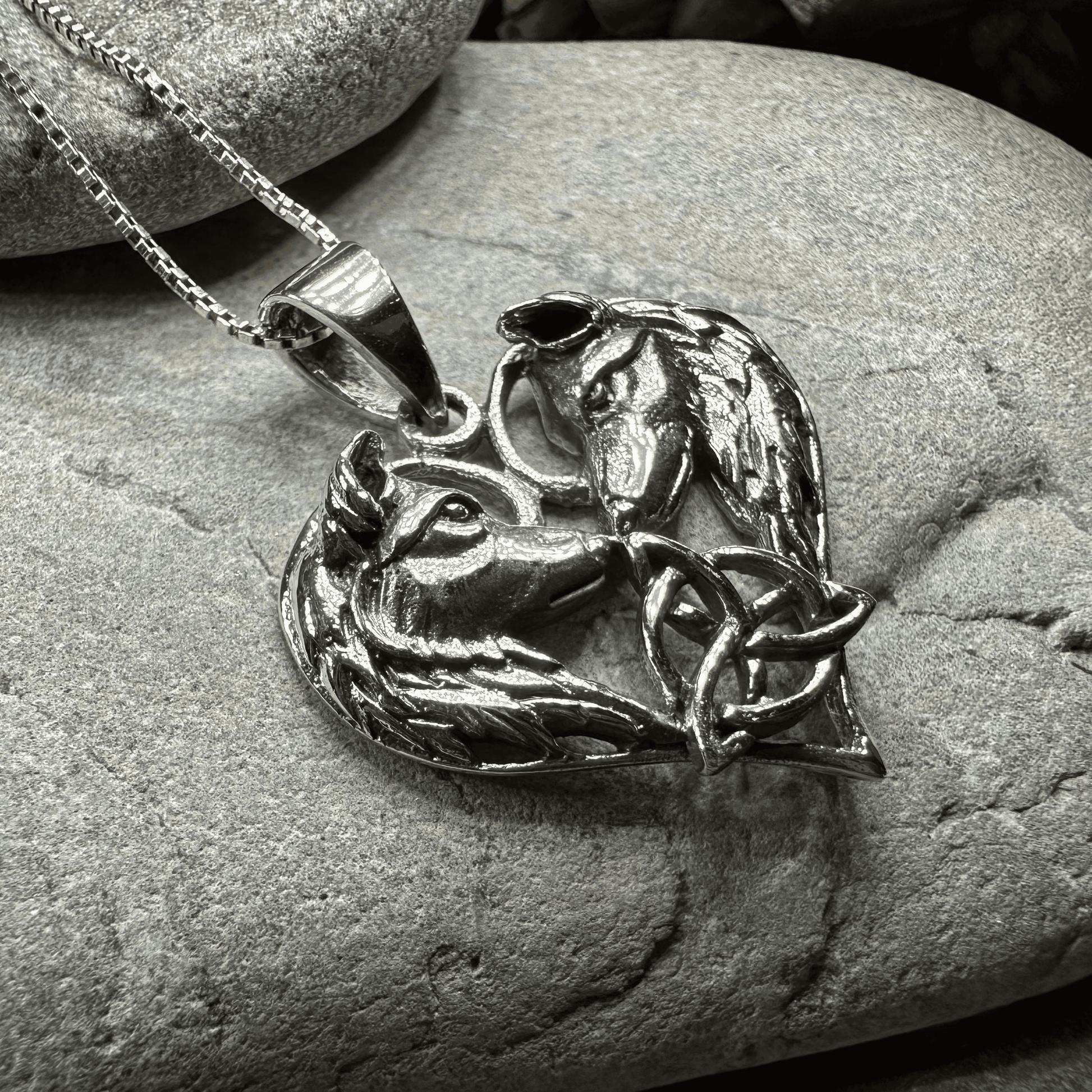 Wolf Lovers Necklace - 18