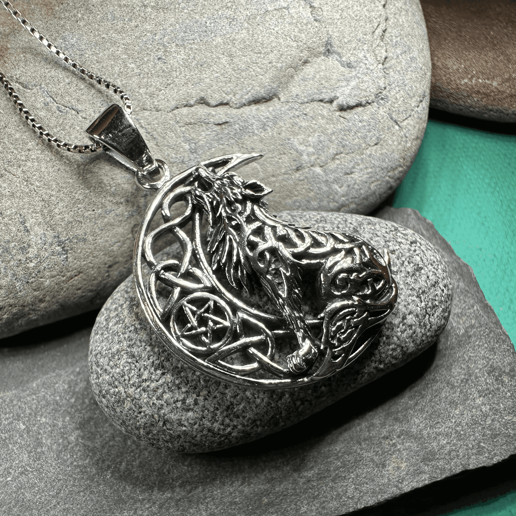 Mac Tíre Wolf Necklace - 18