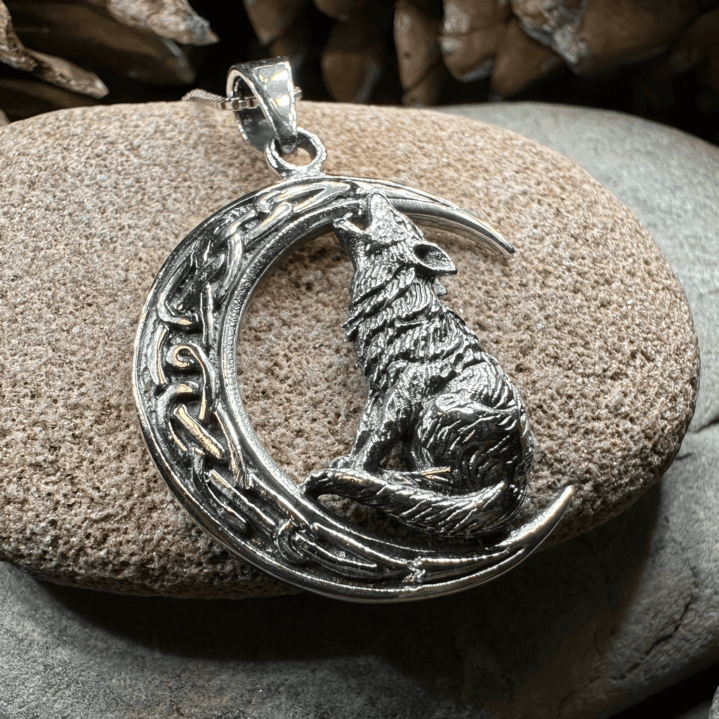 Nocturn Wolf Moon Necklace - 18