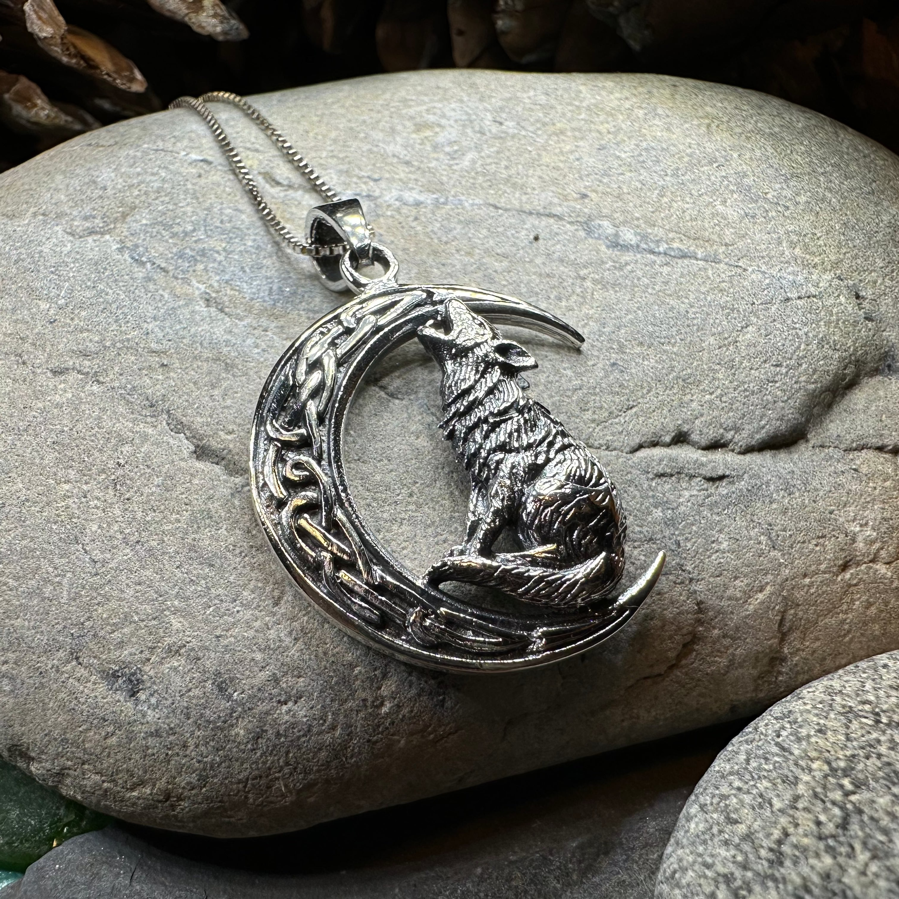 Nocturn Wolf Moon Necklace