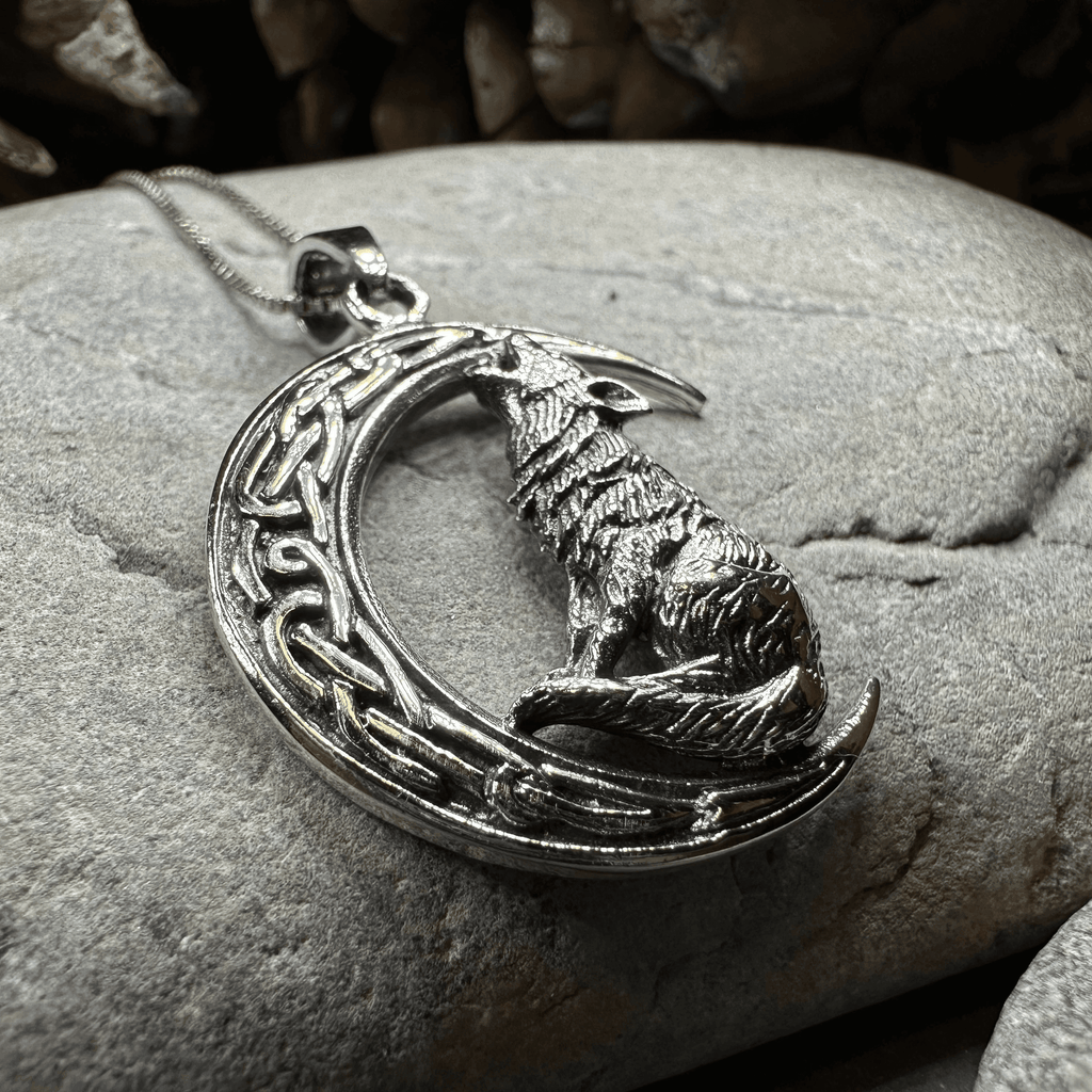 Nocturn Wolf Moon Necklace - 18