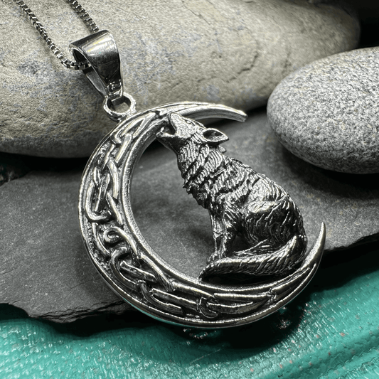Nocturn Wolf Moon Necklace - 18