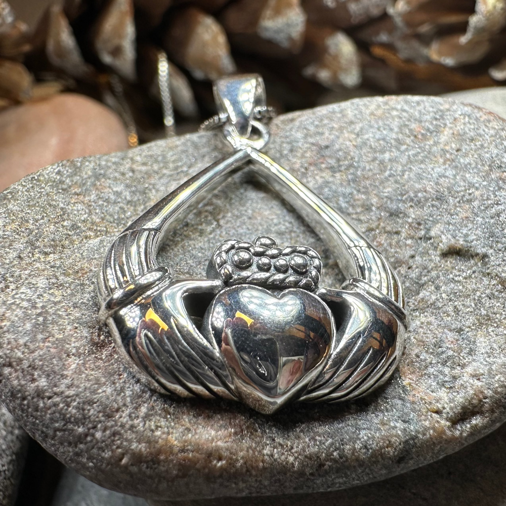Leandra Claddagh Necklace