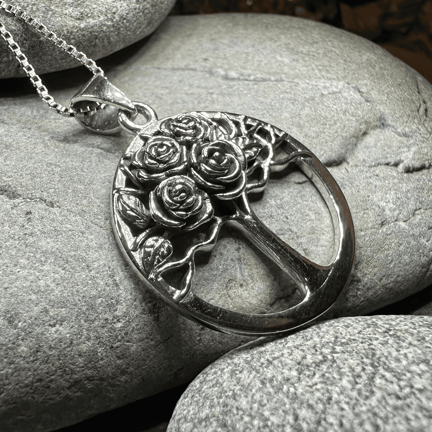 Roses Tree of Life Necklace - 18