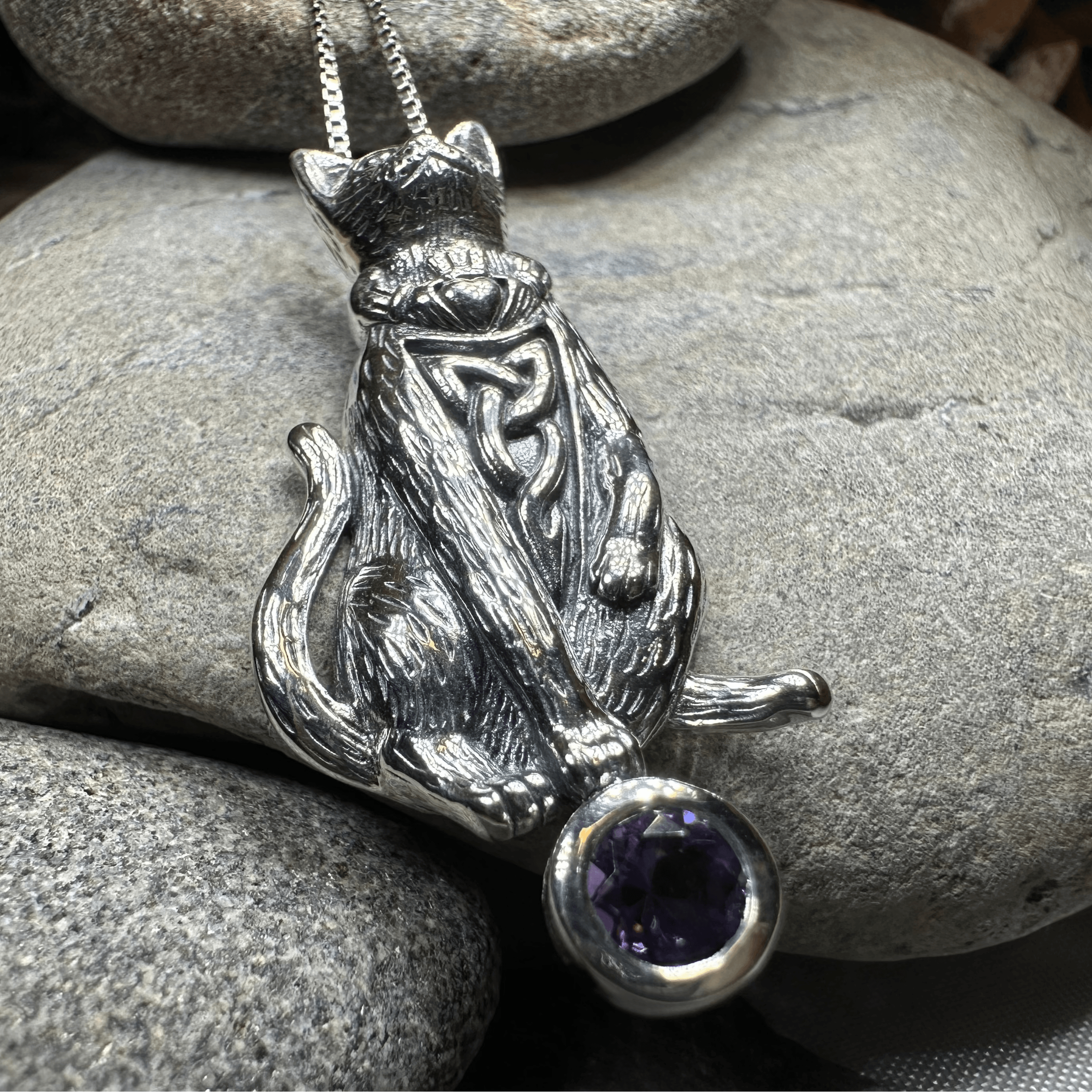 Playful Cat Necklace - Emerald Crystal / 18