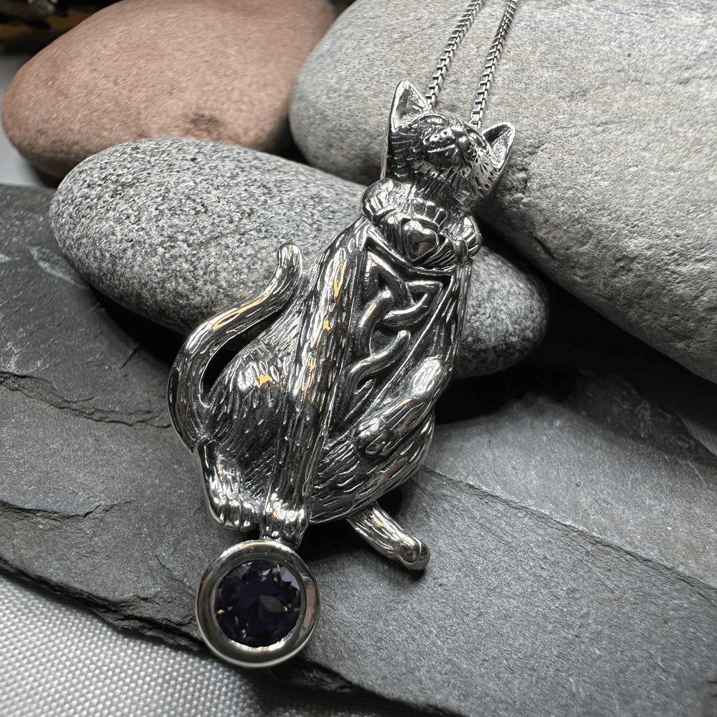 Playful Cat Necklace - Emerald Crystal / 18
