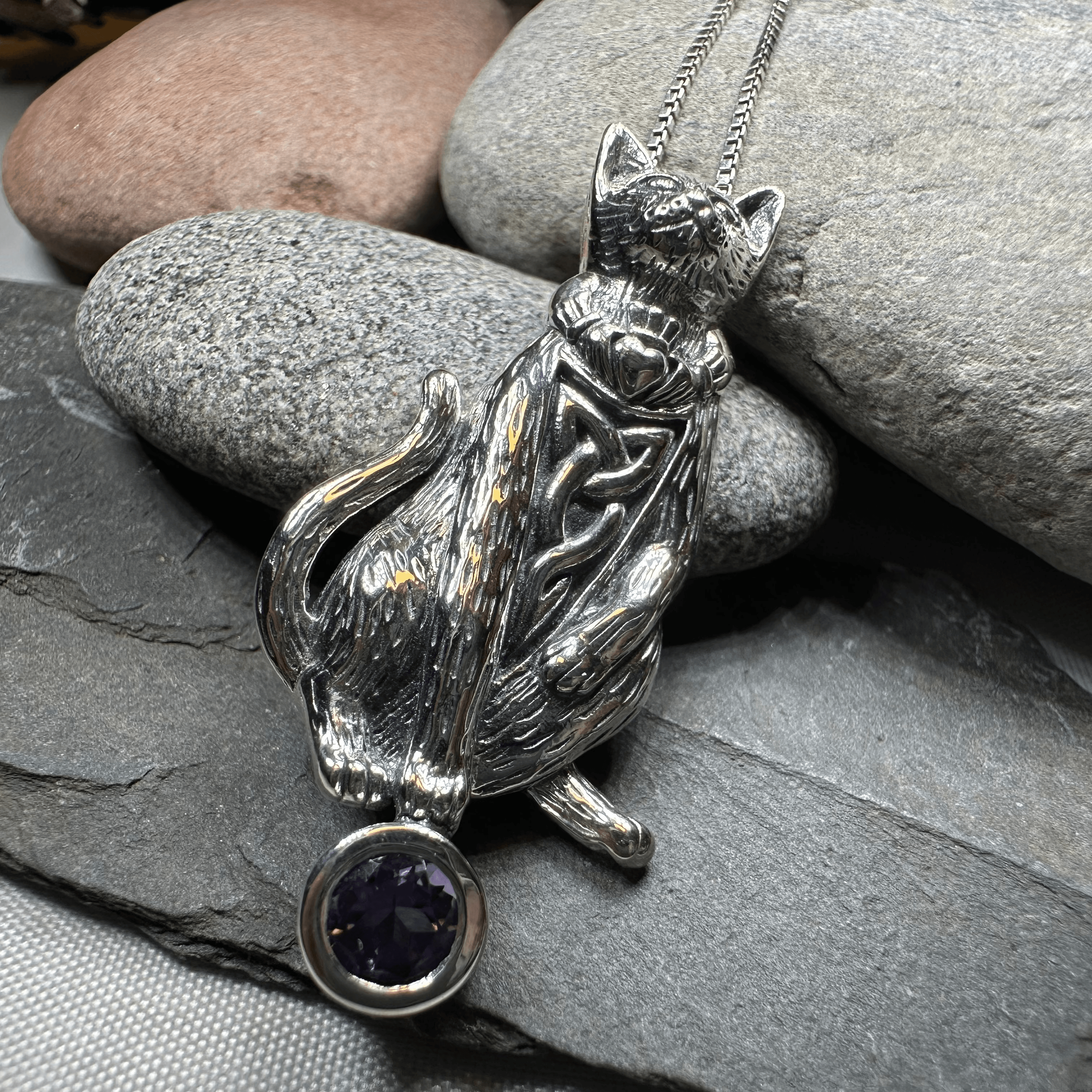 Playful Cat Necklace - Emerald Crystal / 18