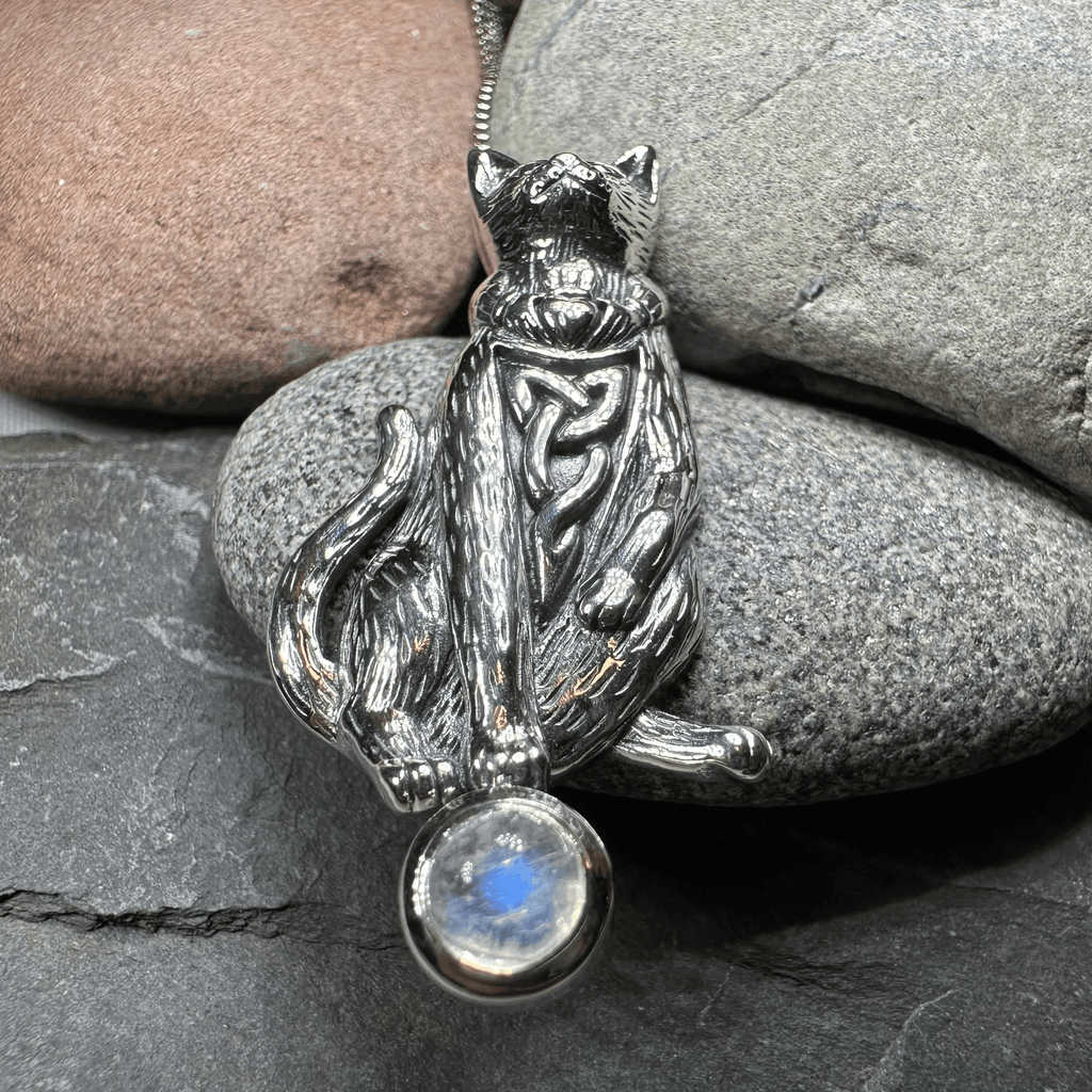 Playful Cat Necklace - Moonstone / 18