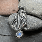 Playful Cat Necklace - Moonstone / 18