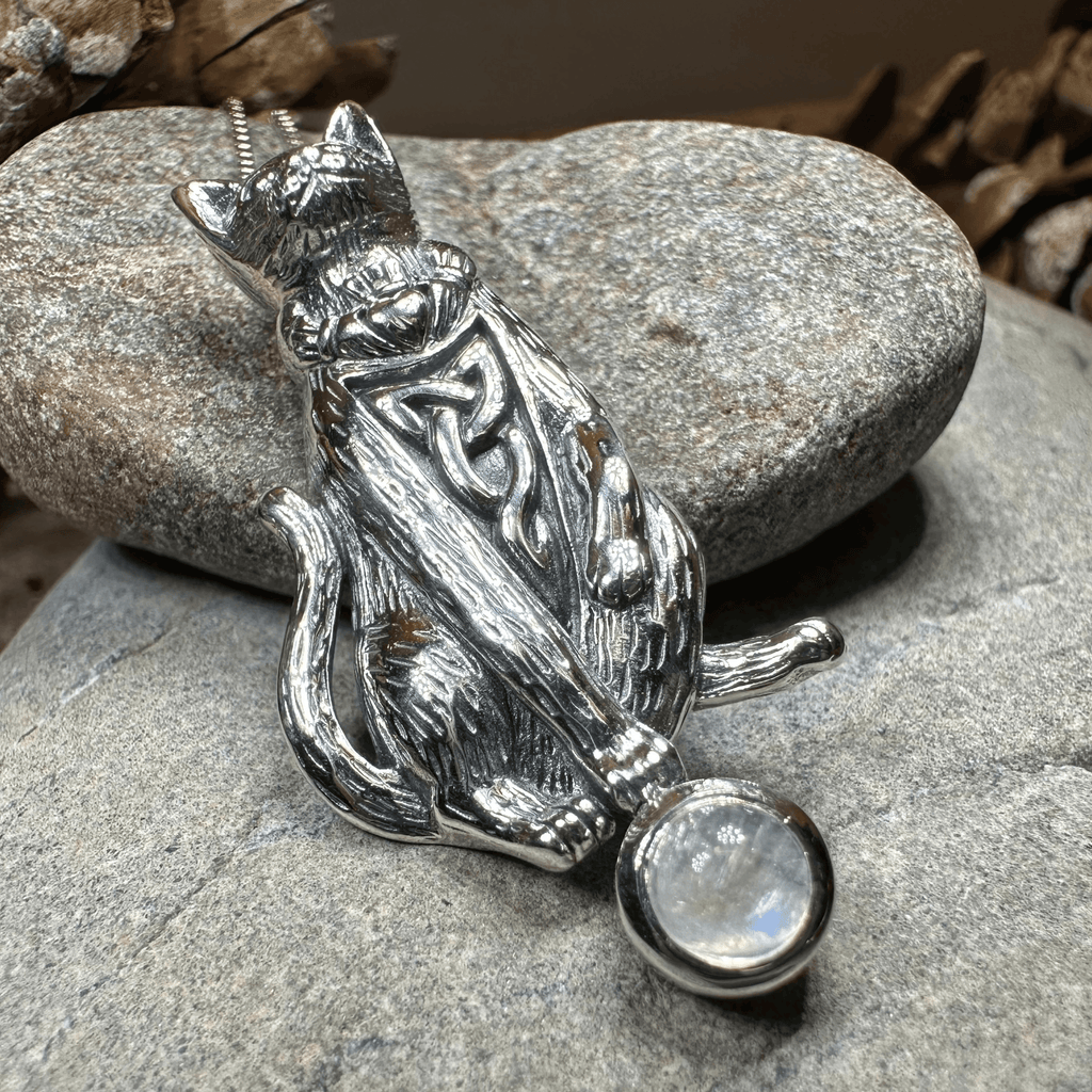 Playful Cat Necklace - Emerald Crystal / 18