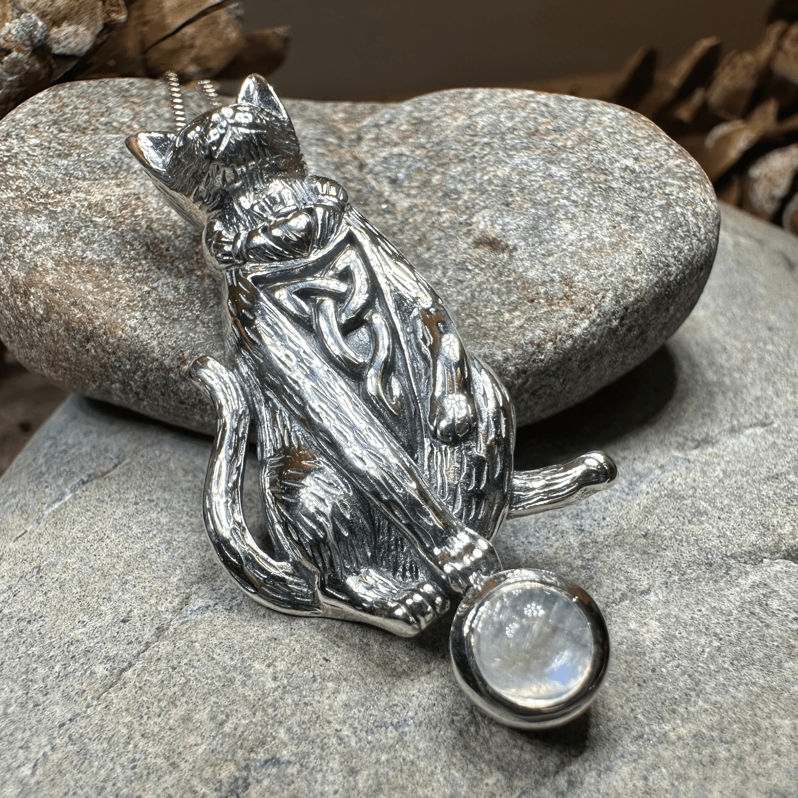 Playful Cat Necklace - Emerald Crystal / 18