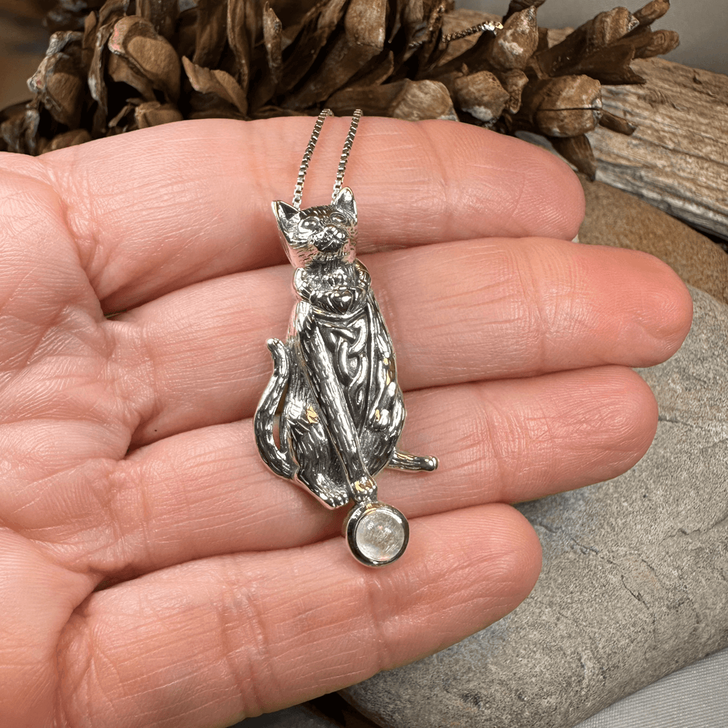 Playful Cat Necklace - Emerald Crystal / 18