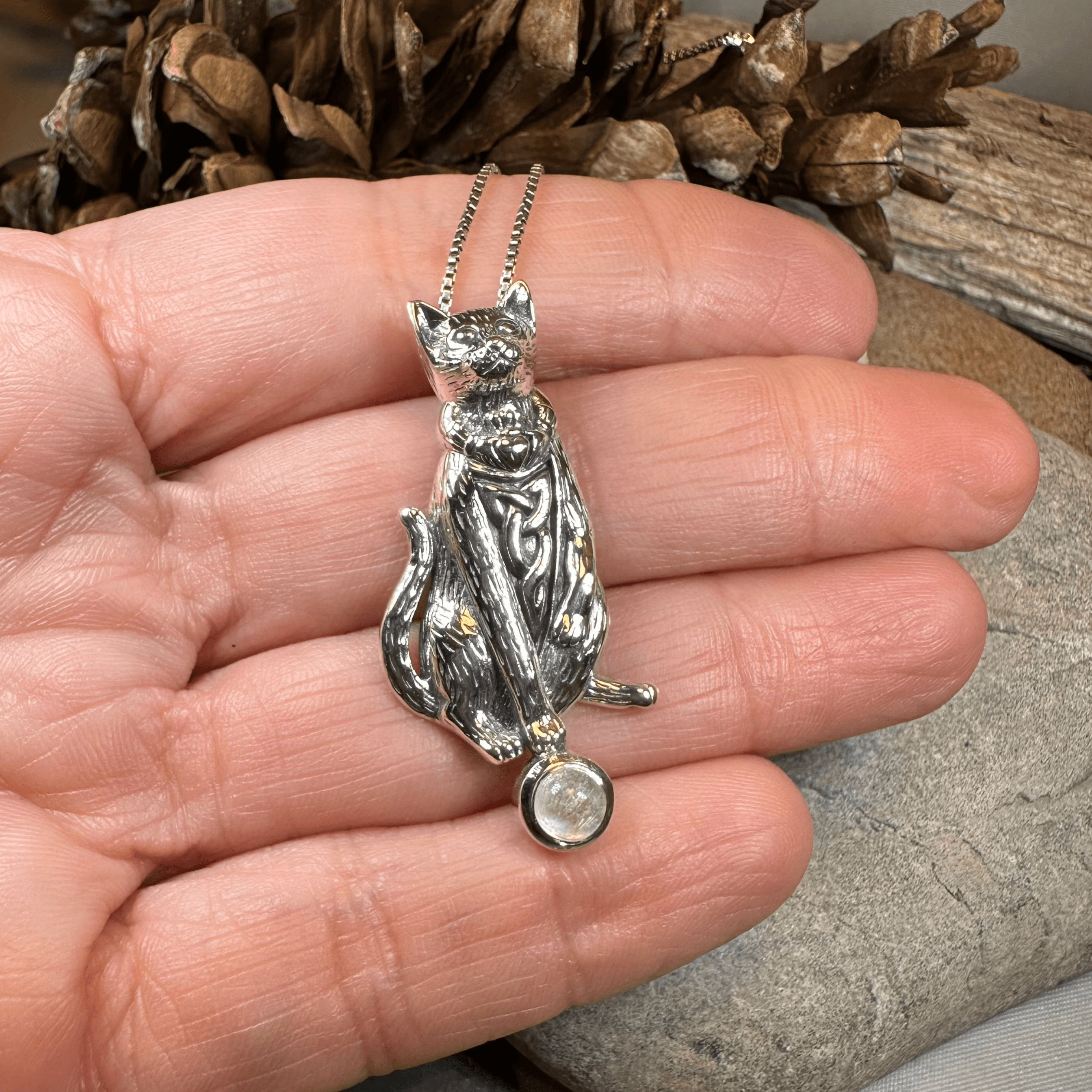 Playful Cat Necklace - Emerald Crystal / 18