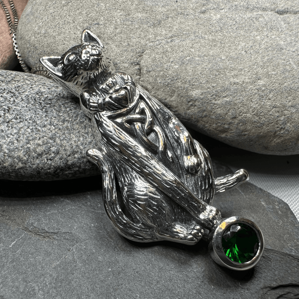 Playful Cat Necklace - Emerald Crystal / 18