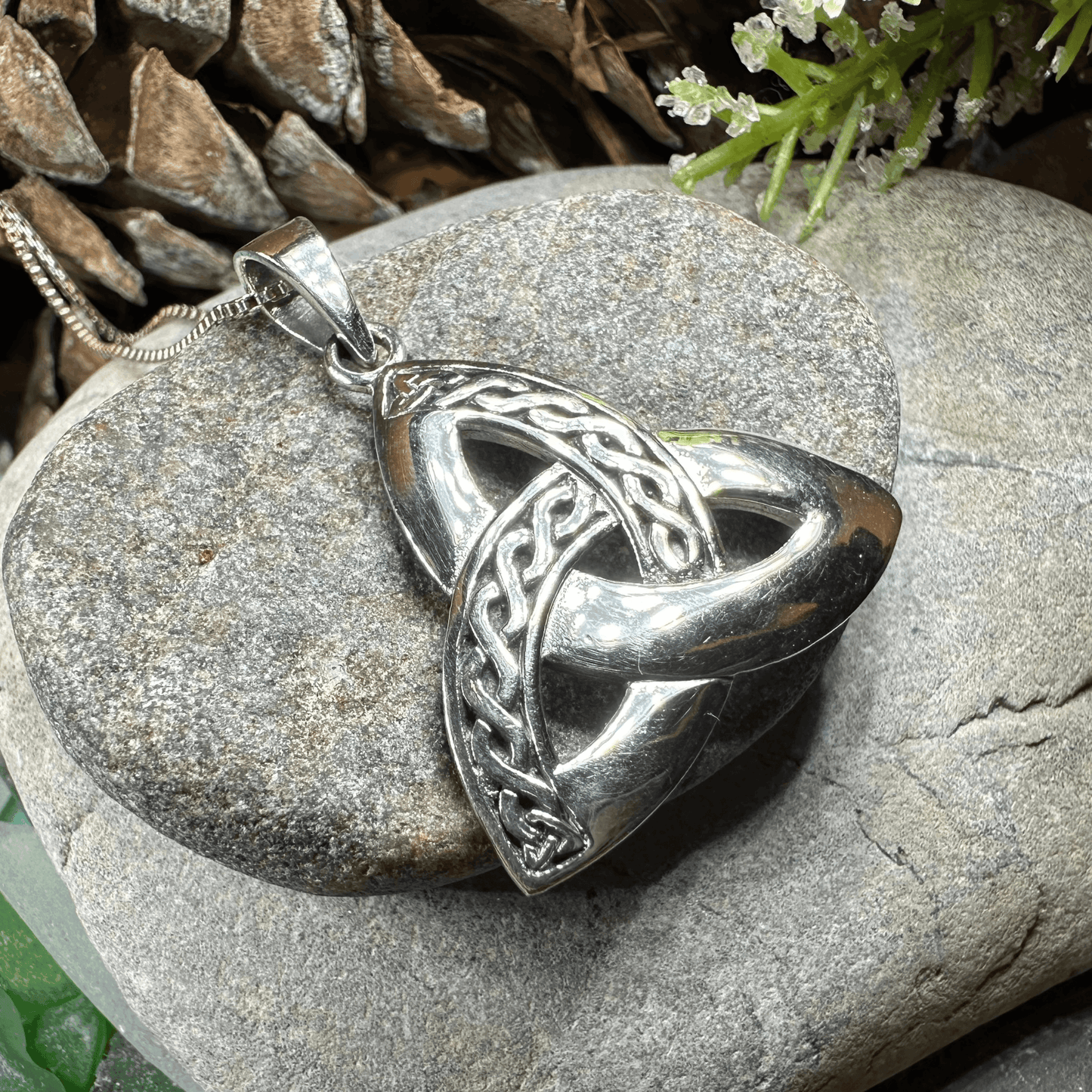 Vafara Triquetra Knot Necklace - 