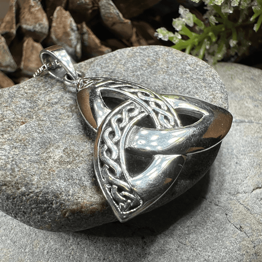 Vafara Triquetra Knot Necklace - 