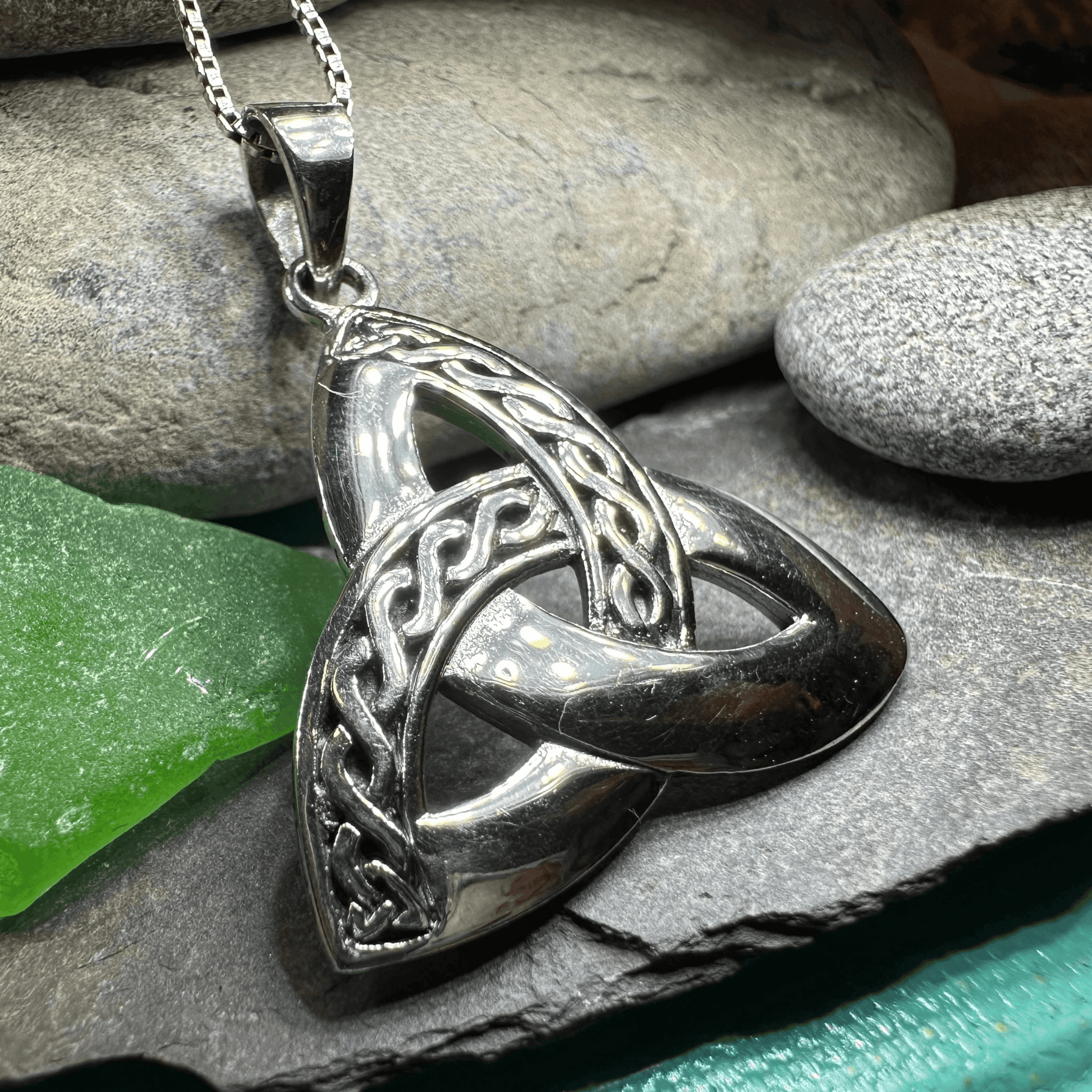 Vafara Triquetra Knot Necklace - 