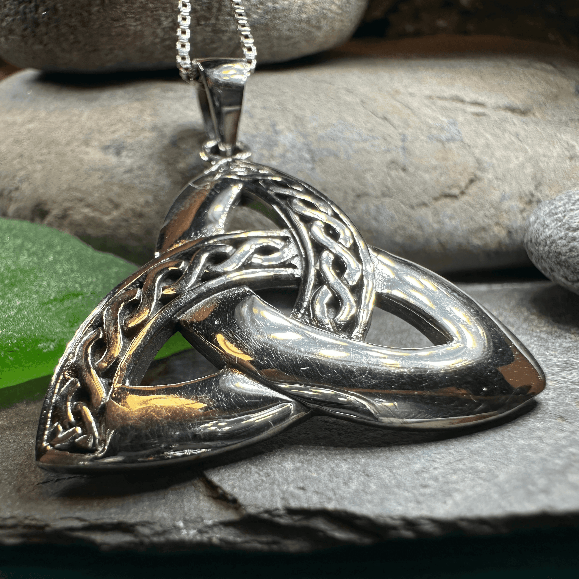 Vafara Triquetra Knot Necklace - 