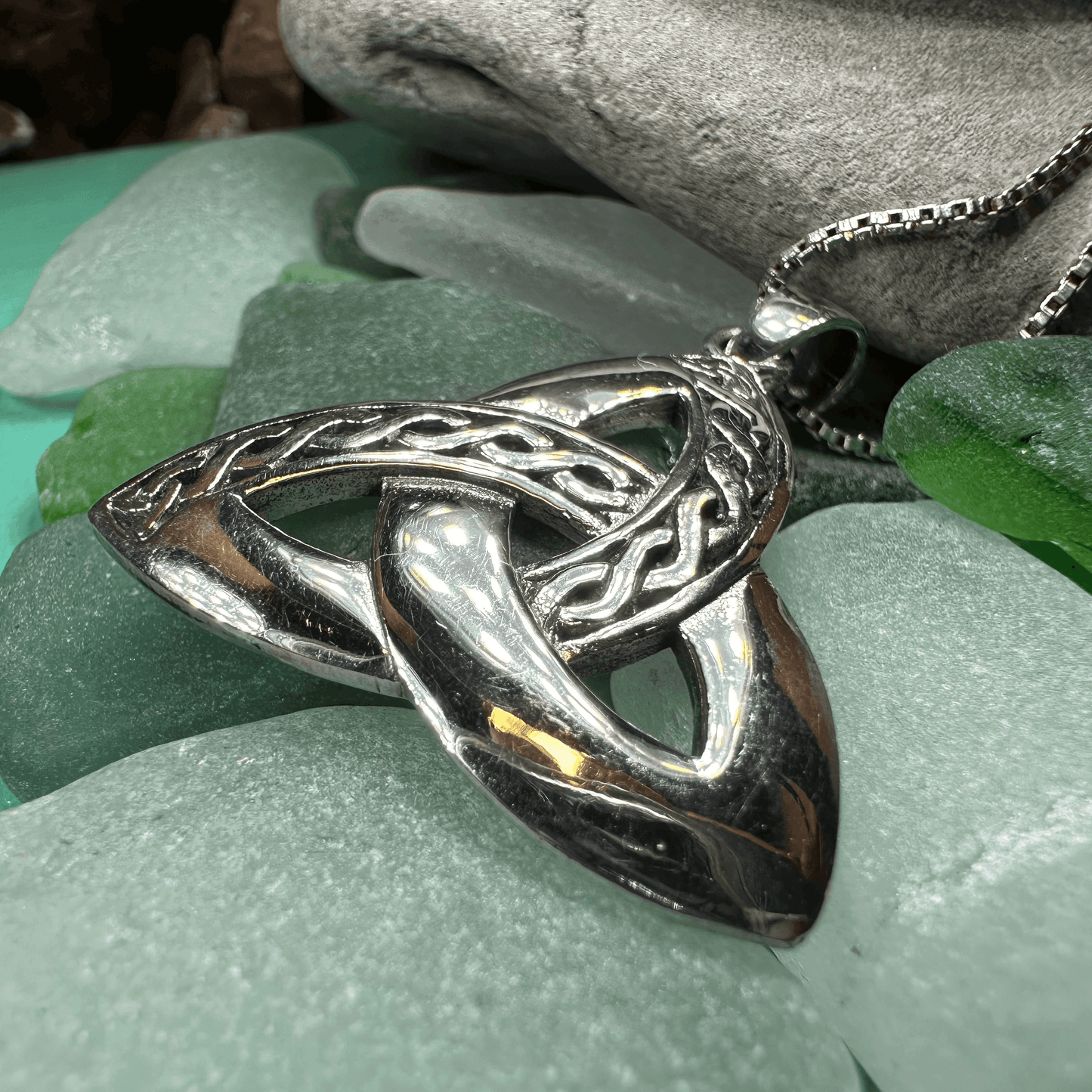 Vafara Triquetra Knot Necklace - 