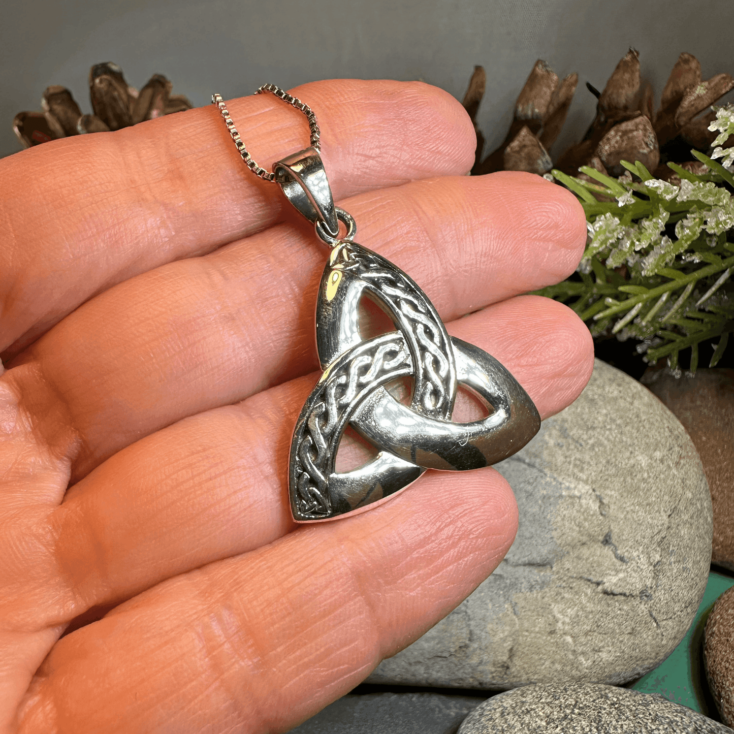 Vafara Triquetra Knot Necklace - 