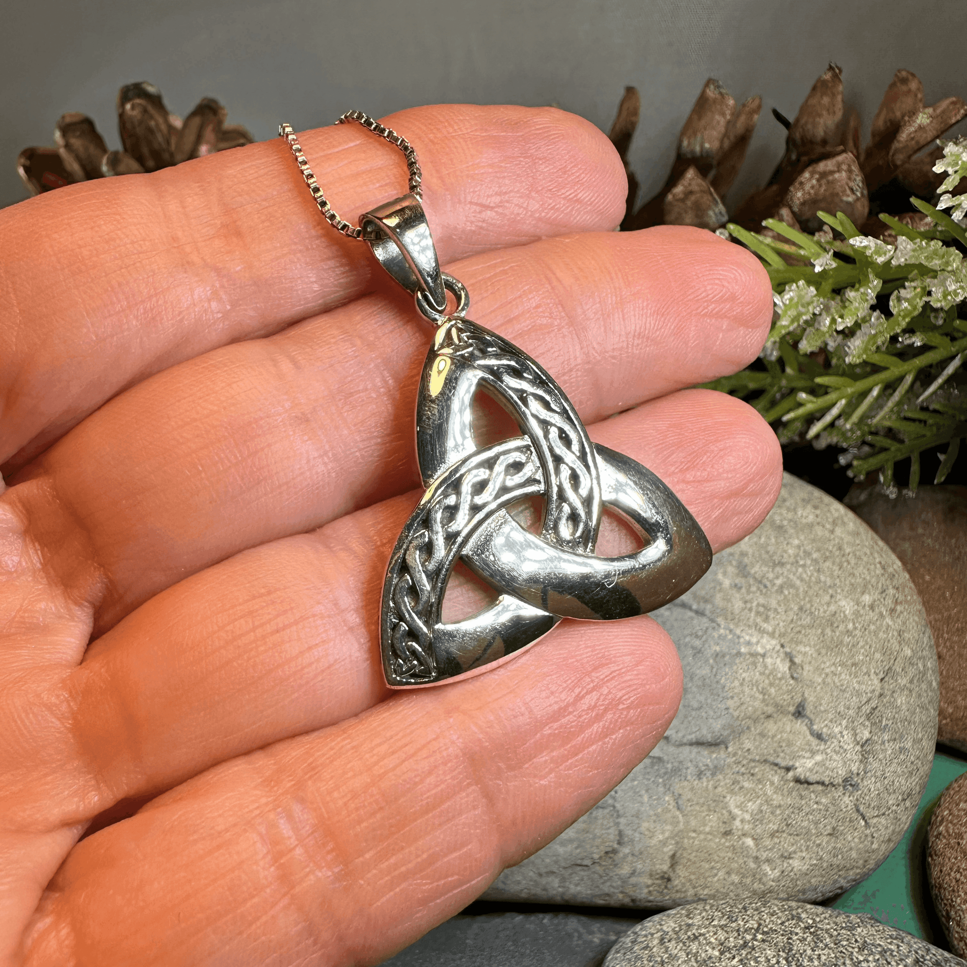 Vafara Triquetra Knot Necklace - 