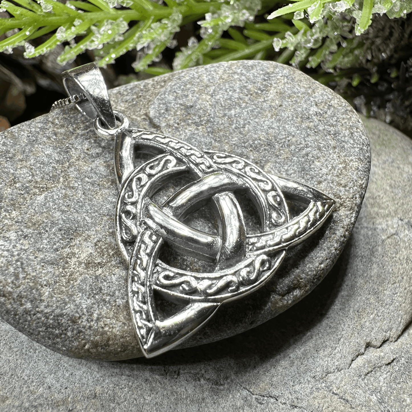 Dayton Trinity Knot Necklace - 18