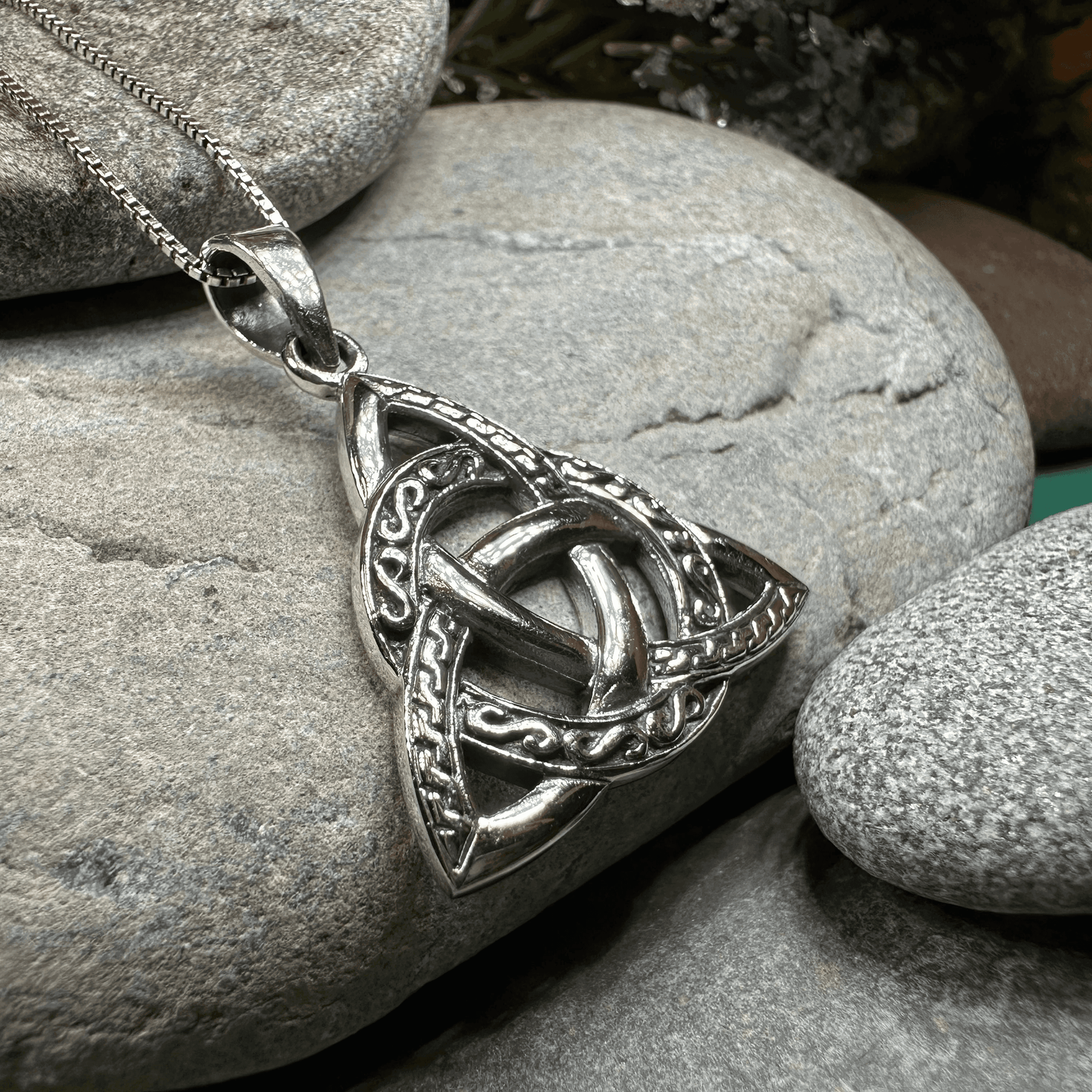 Dayton Trinity Knot Necklace - 18