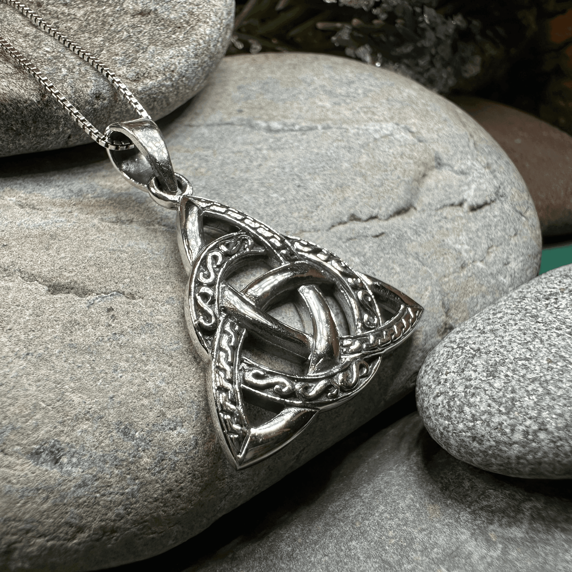 Dayton Trinity Knot Necklace - 18
