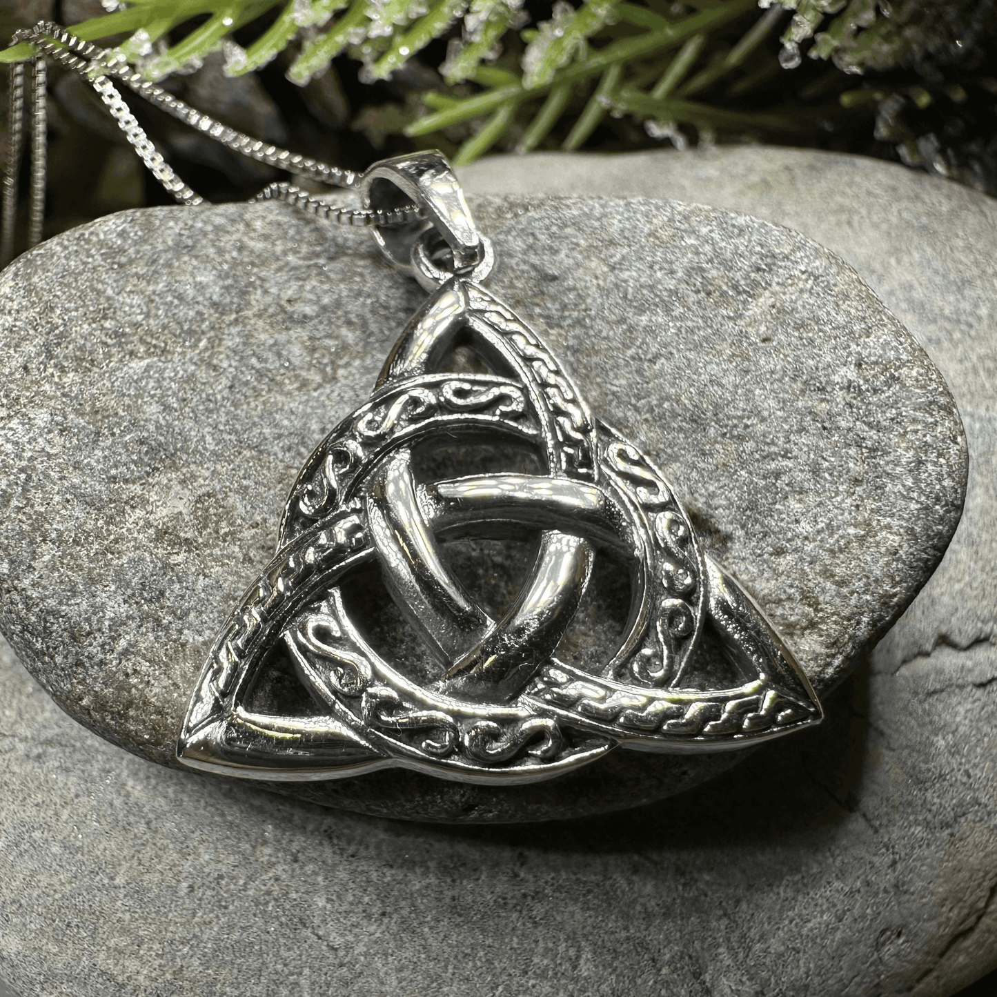 Dayton Trinity Knot Necklace - 18