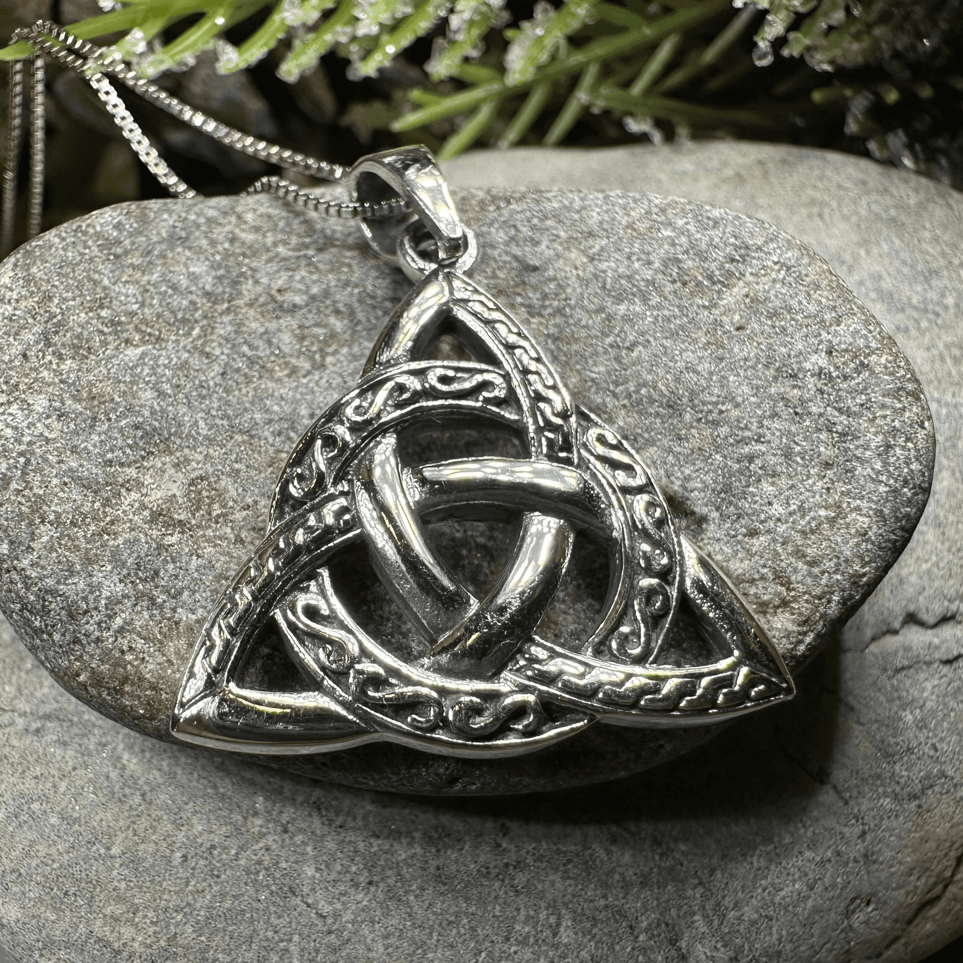 Dayton Trinity Knot Necklace - 18