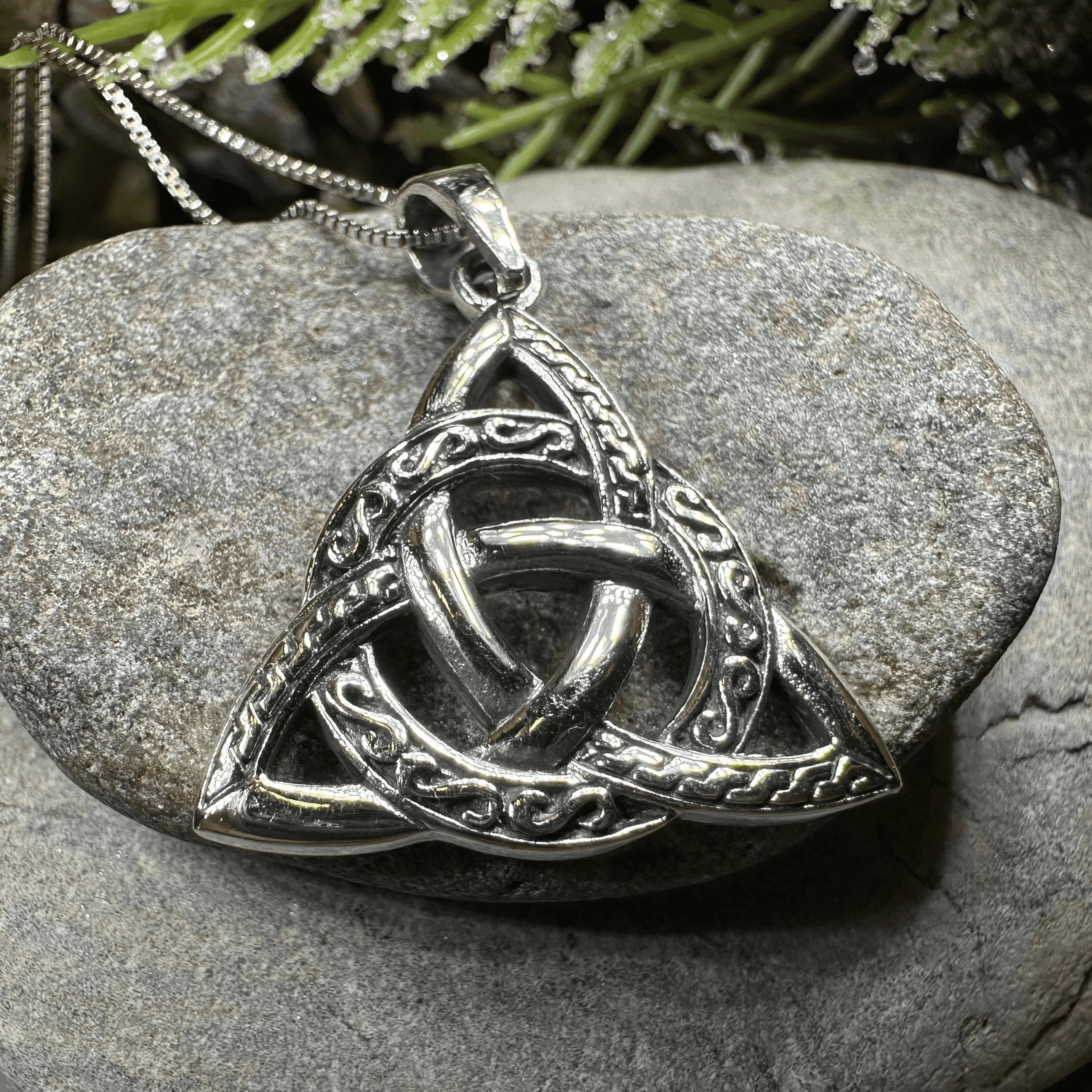 Dayton Trinity Knot Necklace - 18