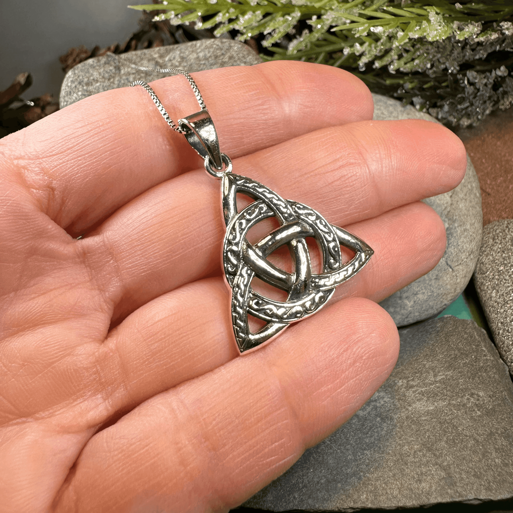 Dayton Trinity Knot Necklace - 18