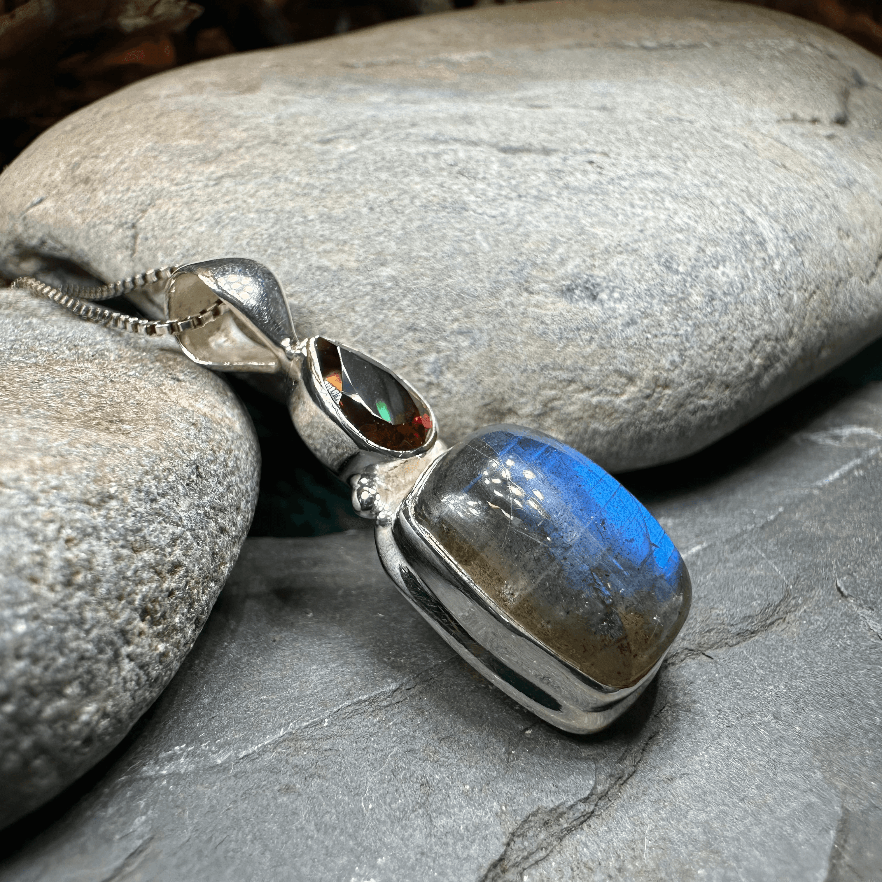 Briony Labradorite Necklace - 18 / Amethyst Square