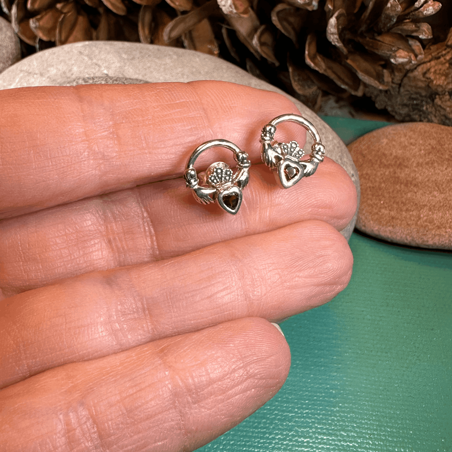 Cheerful Claddagh Earrings - Garnet